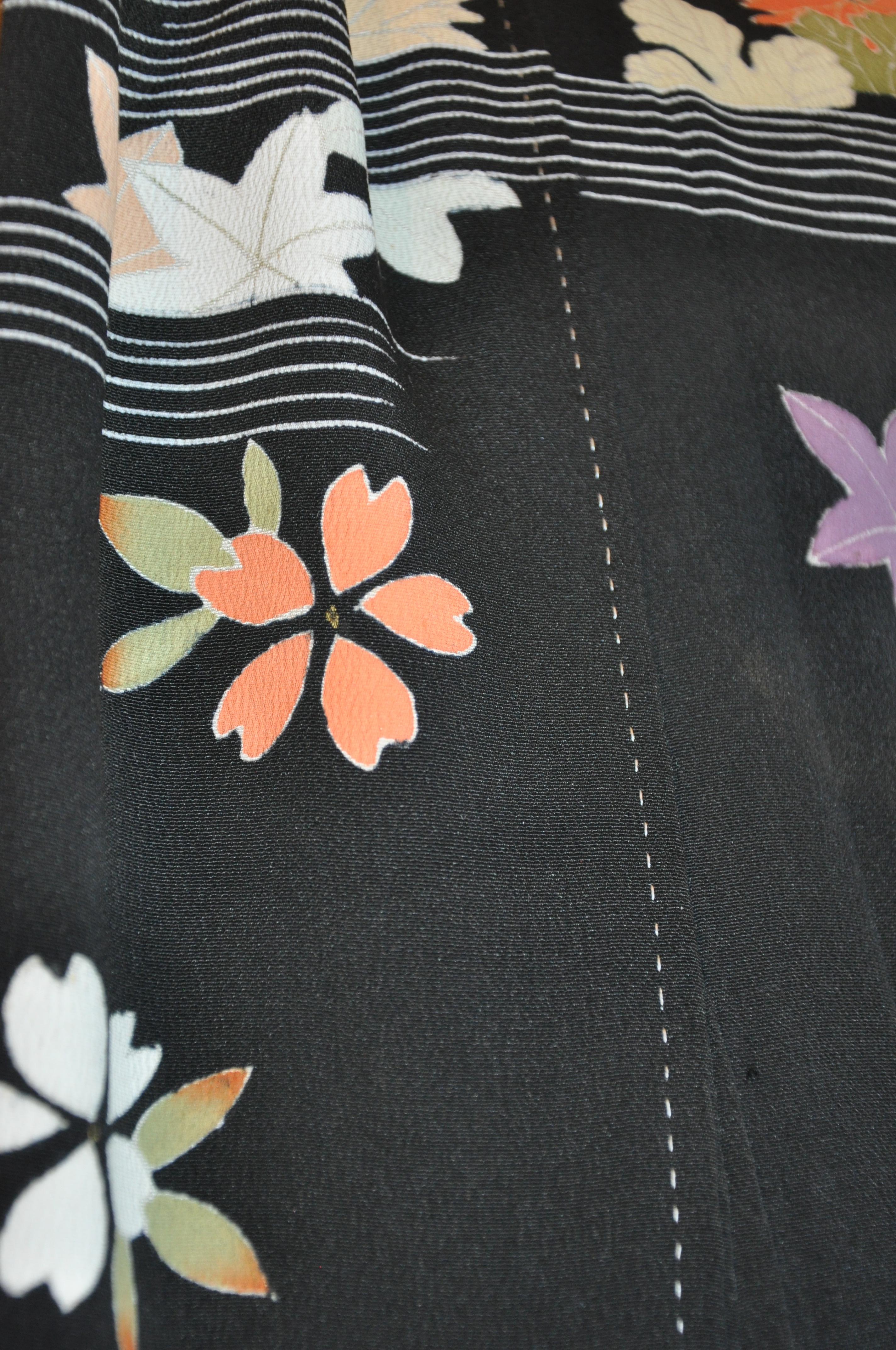 Majestic Multi Color „Floral Among Air and Sea“ Japanischer Seidenkimono, mehrfarbig im Angebot 1
