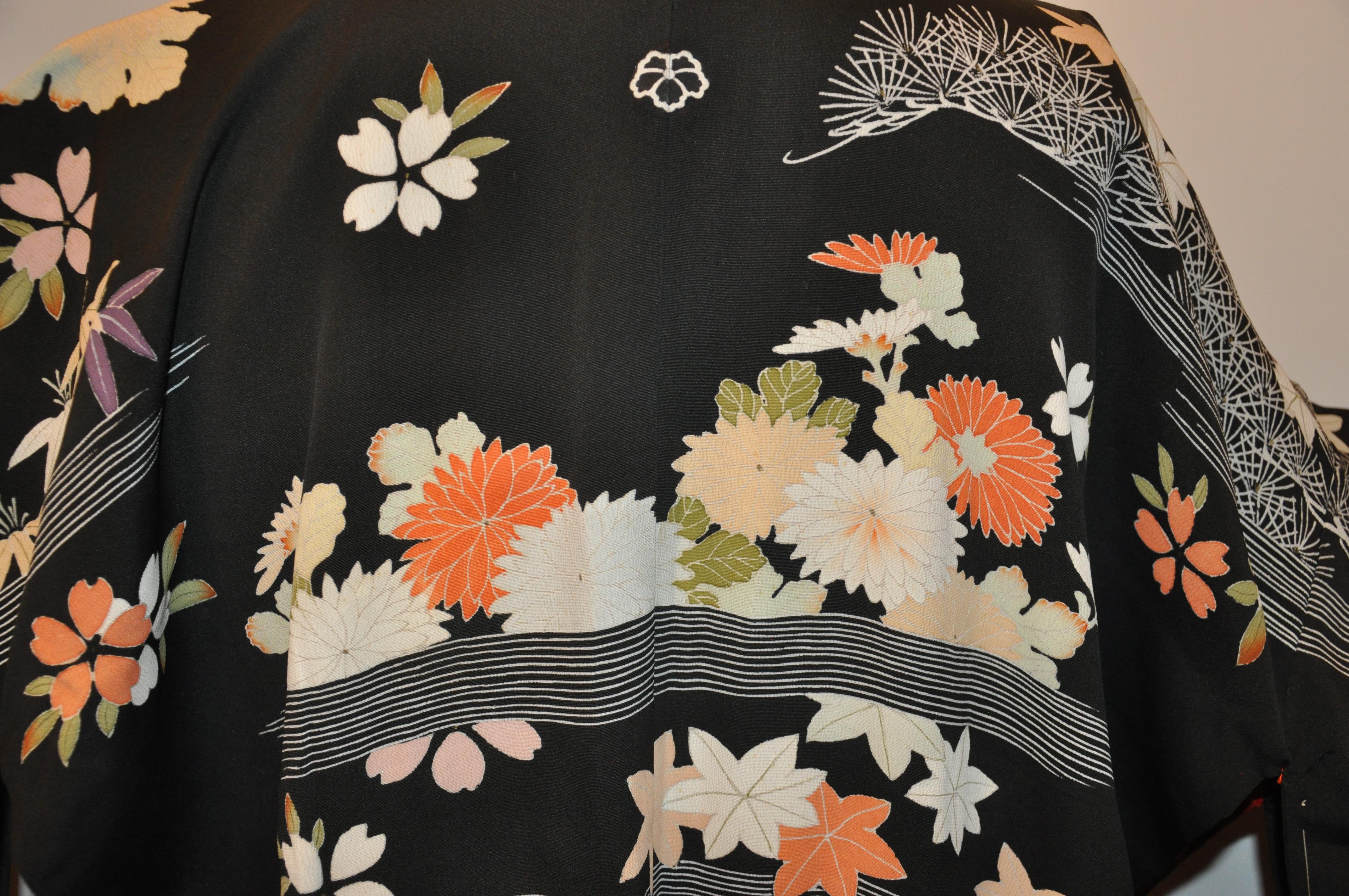Majestic Multi Color „Floral Among Air and Sea“ Japanischer Seidenkimono, mehrfarbig im Angebot 3
