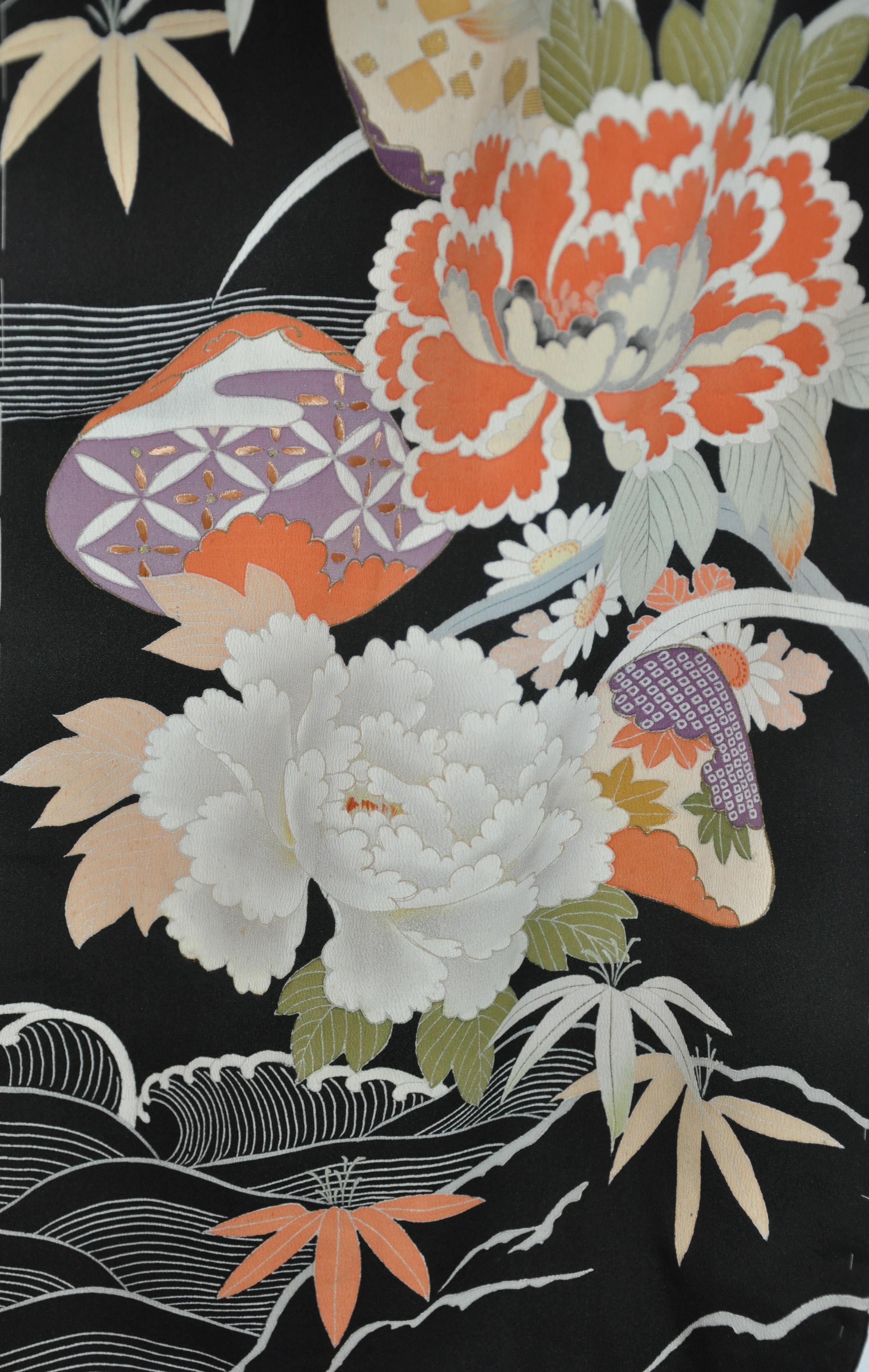 Majestic Multi Color „Floral Among Air and Sea“ Japanischer Seidenkimono, mehrfarbig im Angebot 5