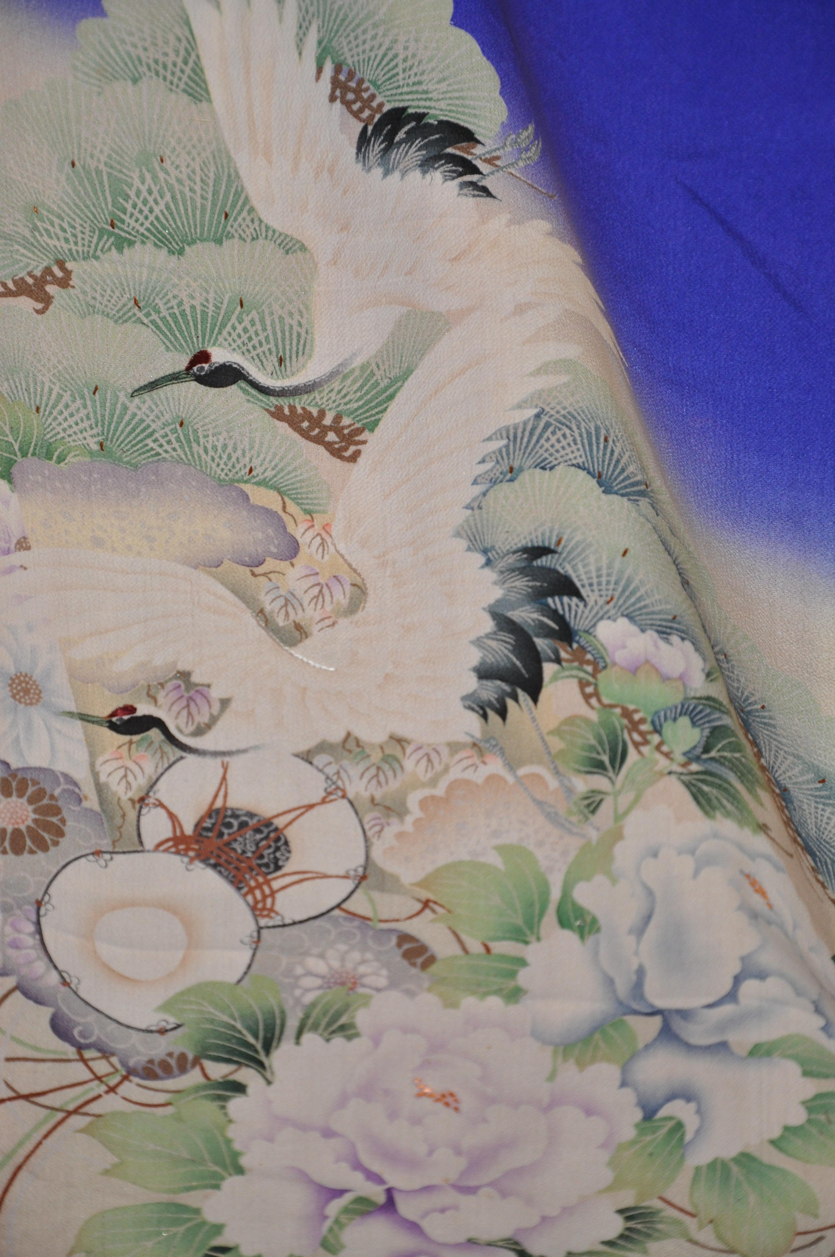 Seidenkimono in Lapisblau „Heaven and Earth Cranes in Flight“ aus Seide (Blau) im Angebot