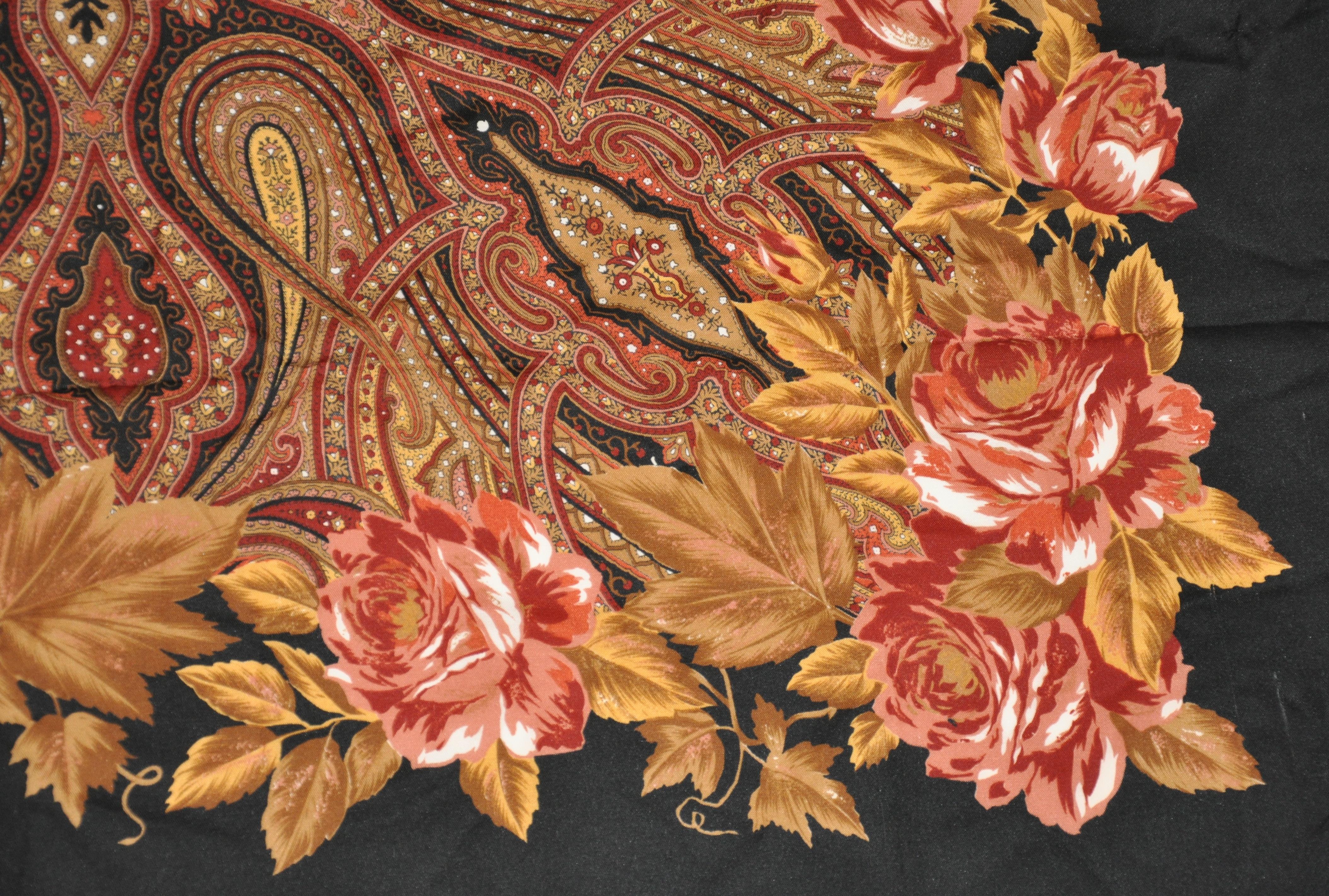 Marron Très grande écharpe multicolore vive « Winter's Florals » à bordures noires et franges en vente