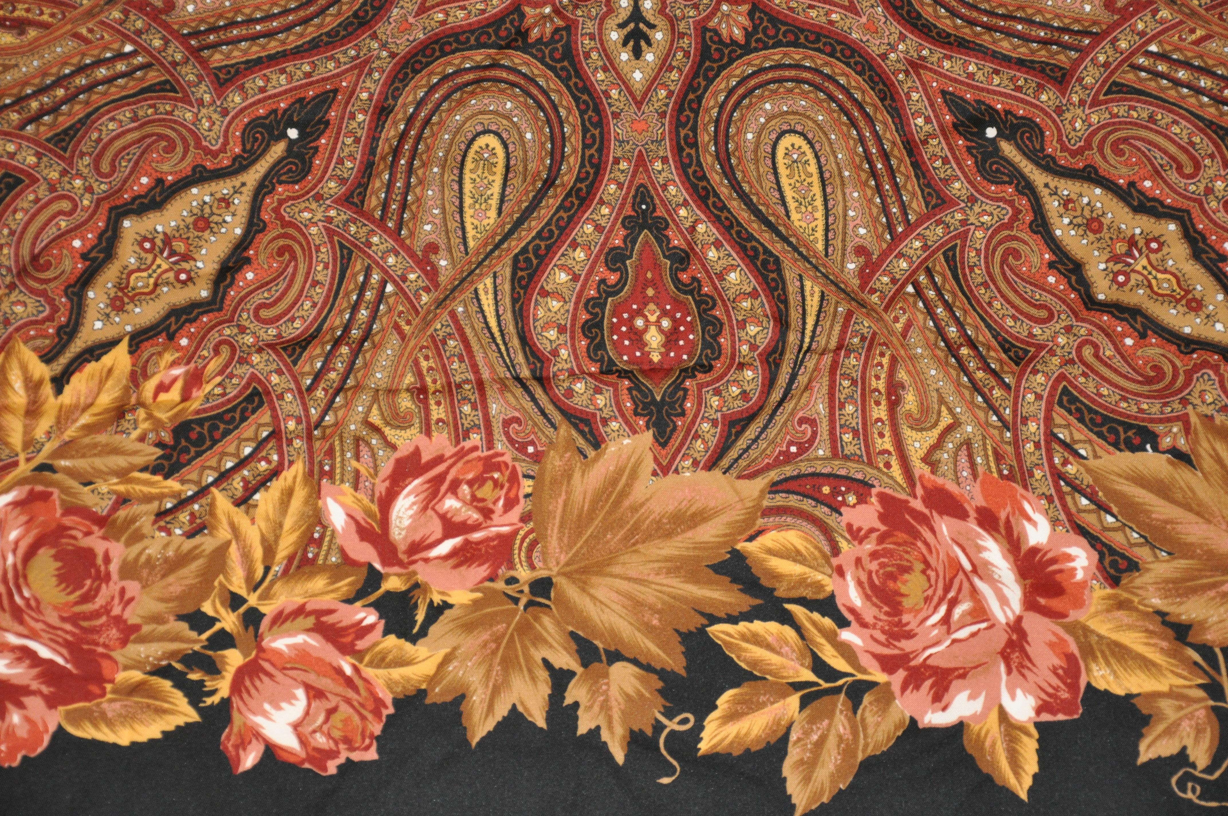 Très grande écharpe multicolore vive « Winter's Florals » à bordures noires et franges Bon état - En vente à New York, NY