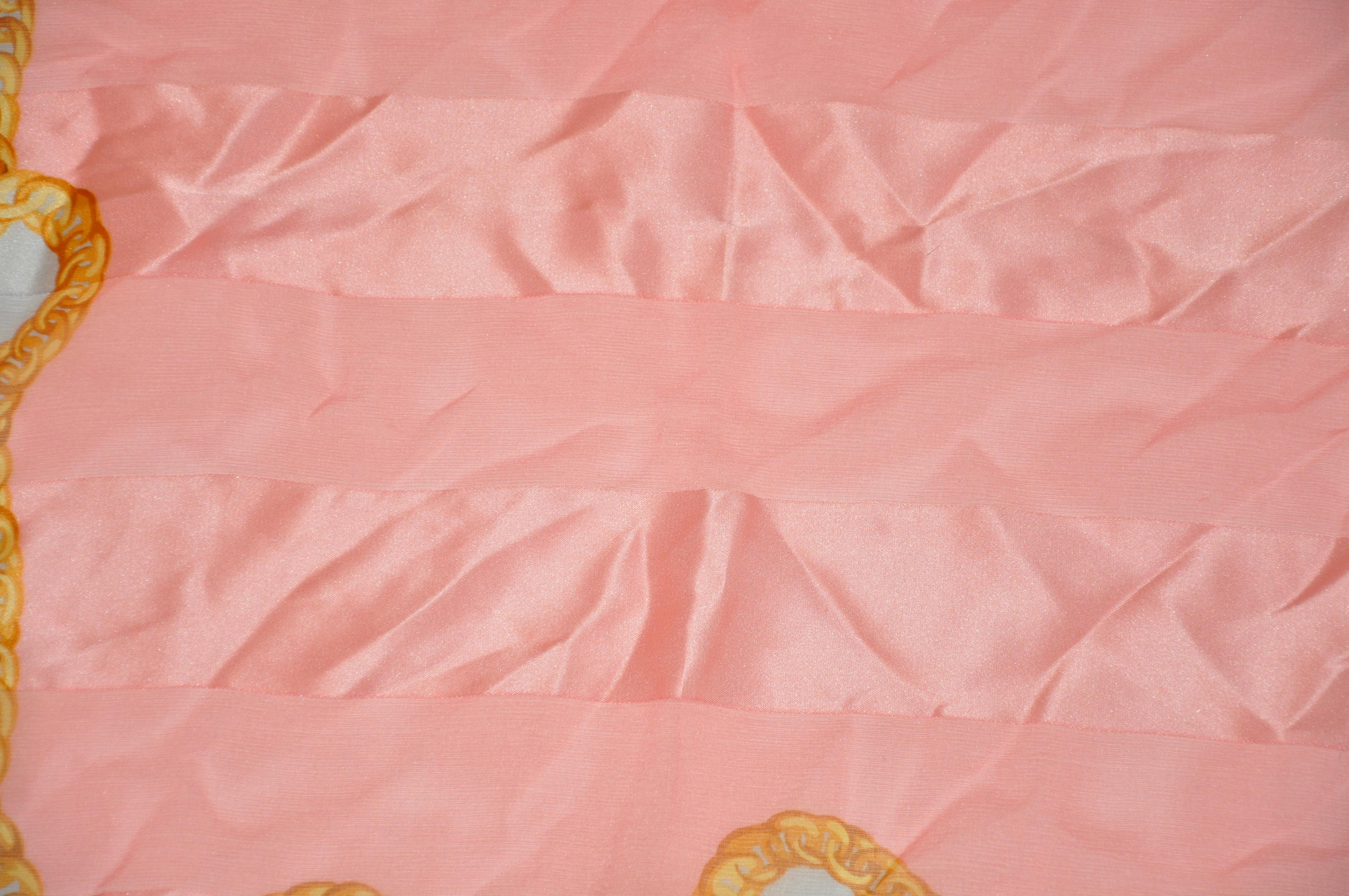 Nina Ricci - Écharpe en mousseline de soie et de soie « Hands of Time », magnifiquement élégante Bon état - En vente à New York, NY