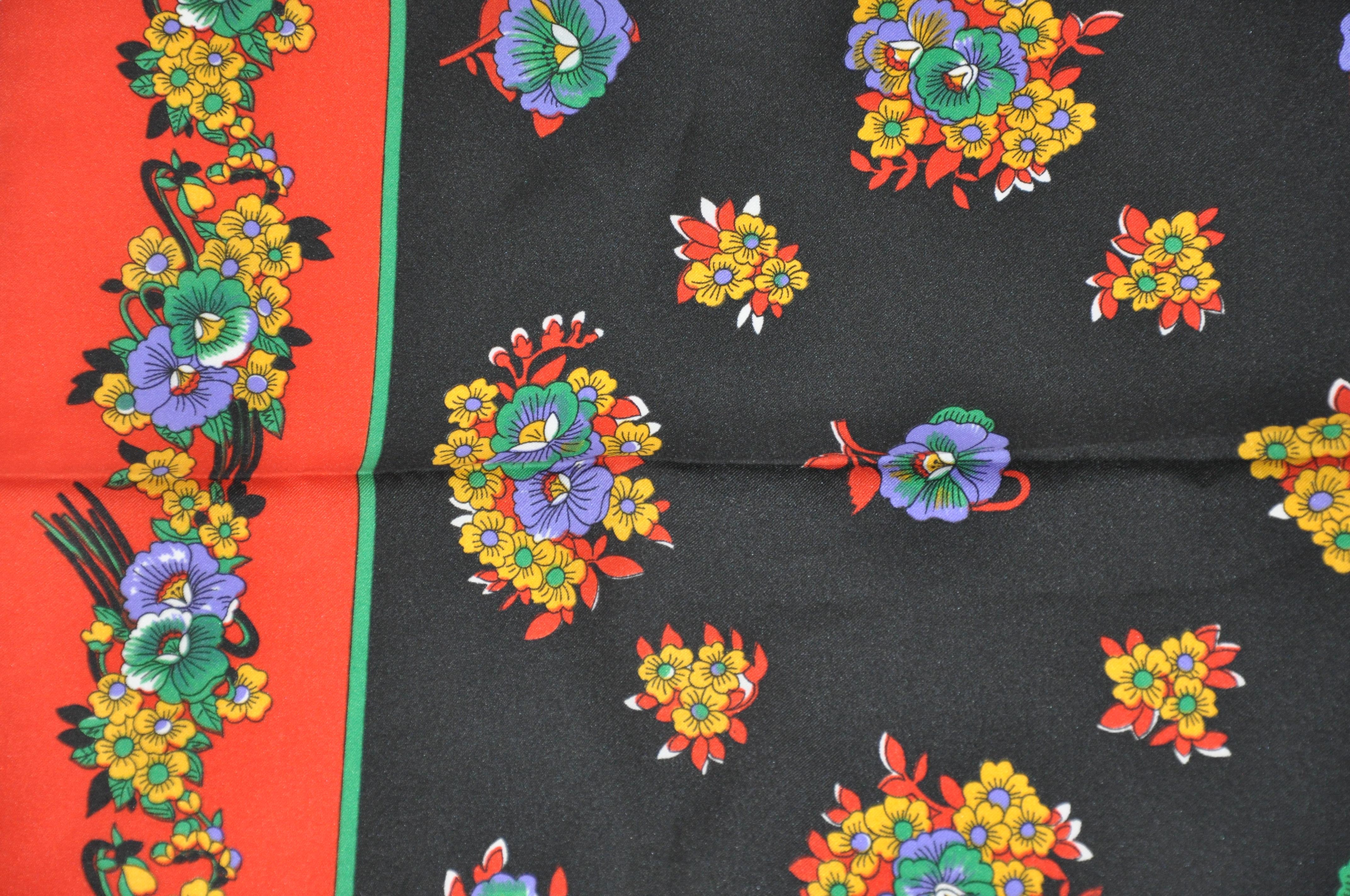 Écharpe à bordure rouge à fleurs multicolores vives et colorées Bon état - En vente à New York, NY