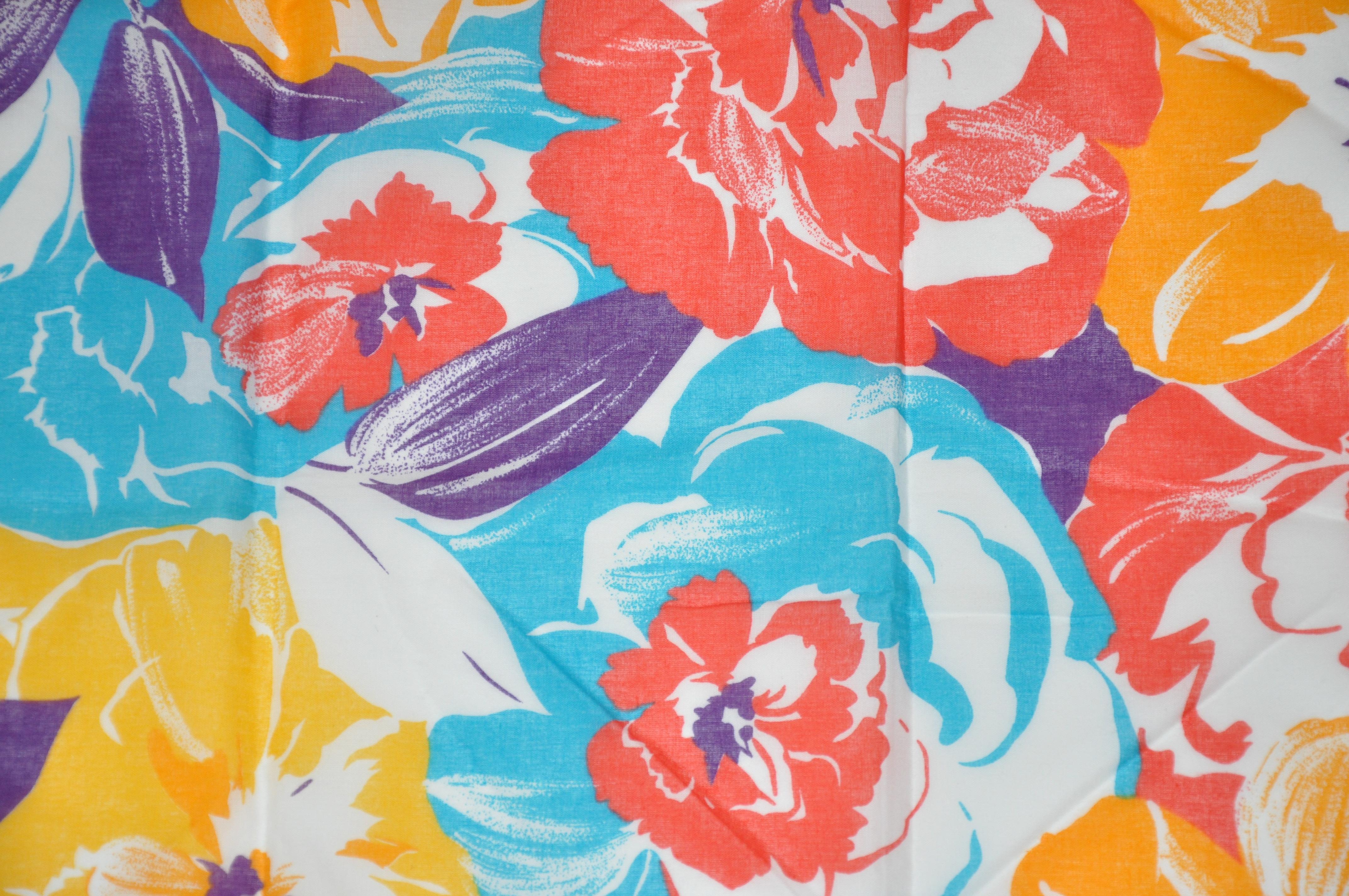 Écharpe en coton multicolore à motifs floraux multicolores couleur miel merveilleusement vif Bon état - En vente à New York, NY