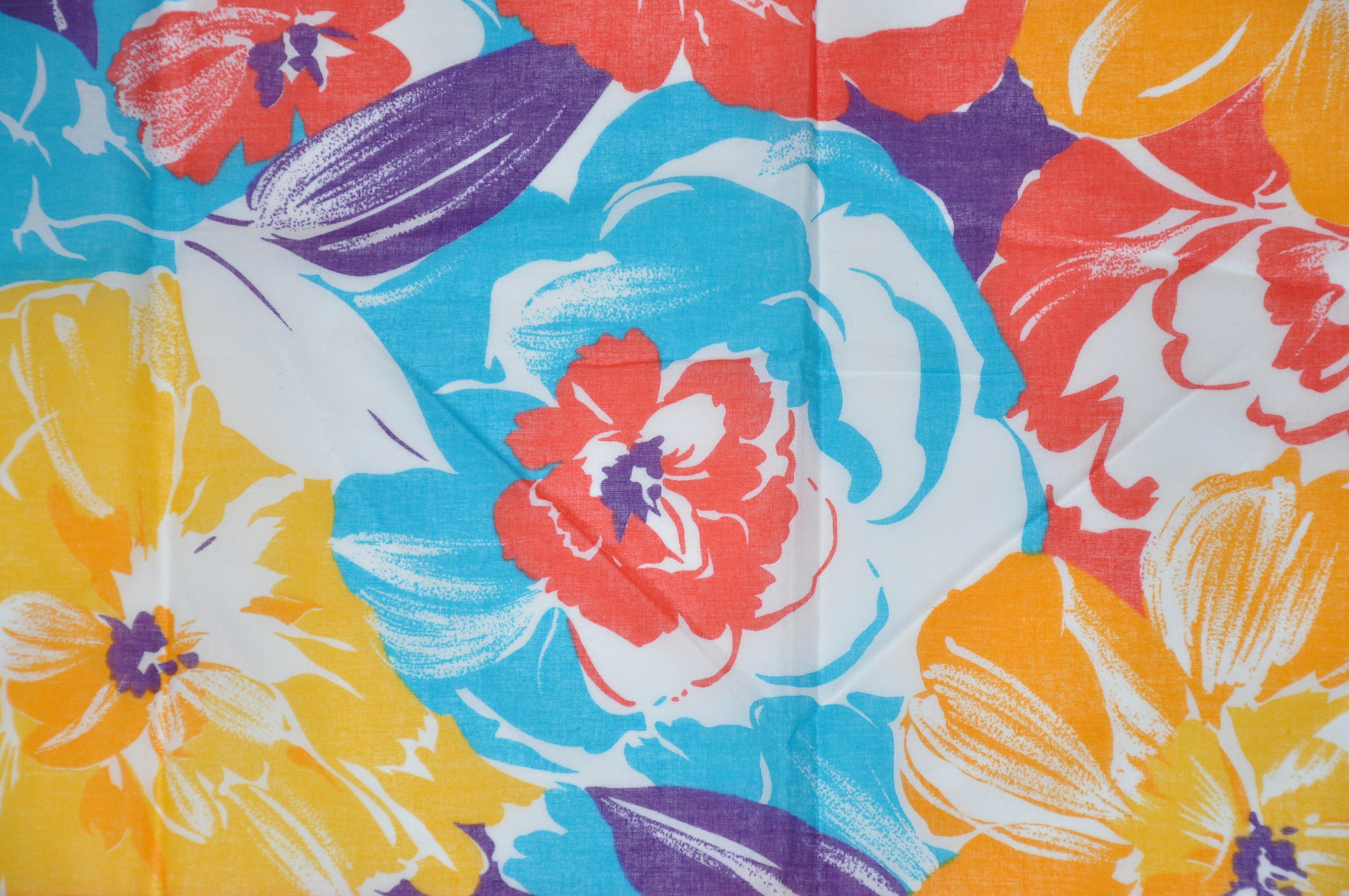 Erstaunlich lebendiger mehrfarbiger Baumwollschal mit mehr Blumenmuster für Damen oder Herren im Angebot
