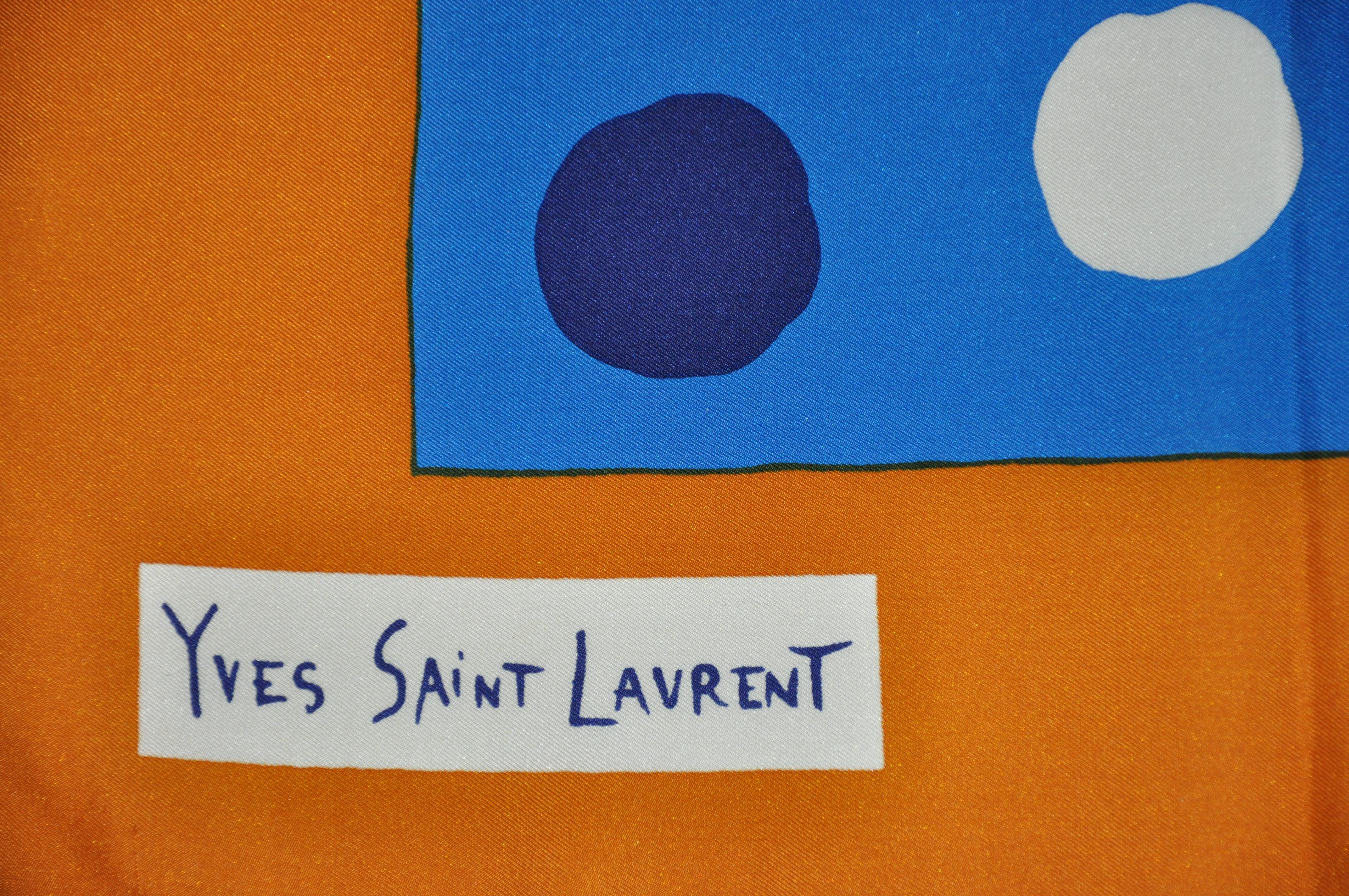 Orange Yves Saint Laurent - Écharpe en soie à pois multicolores fantaisistes avec bordure d'automne en vente