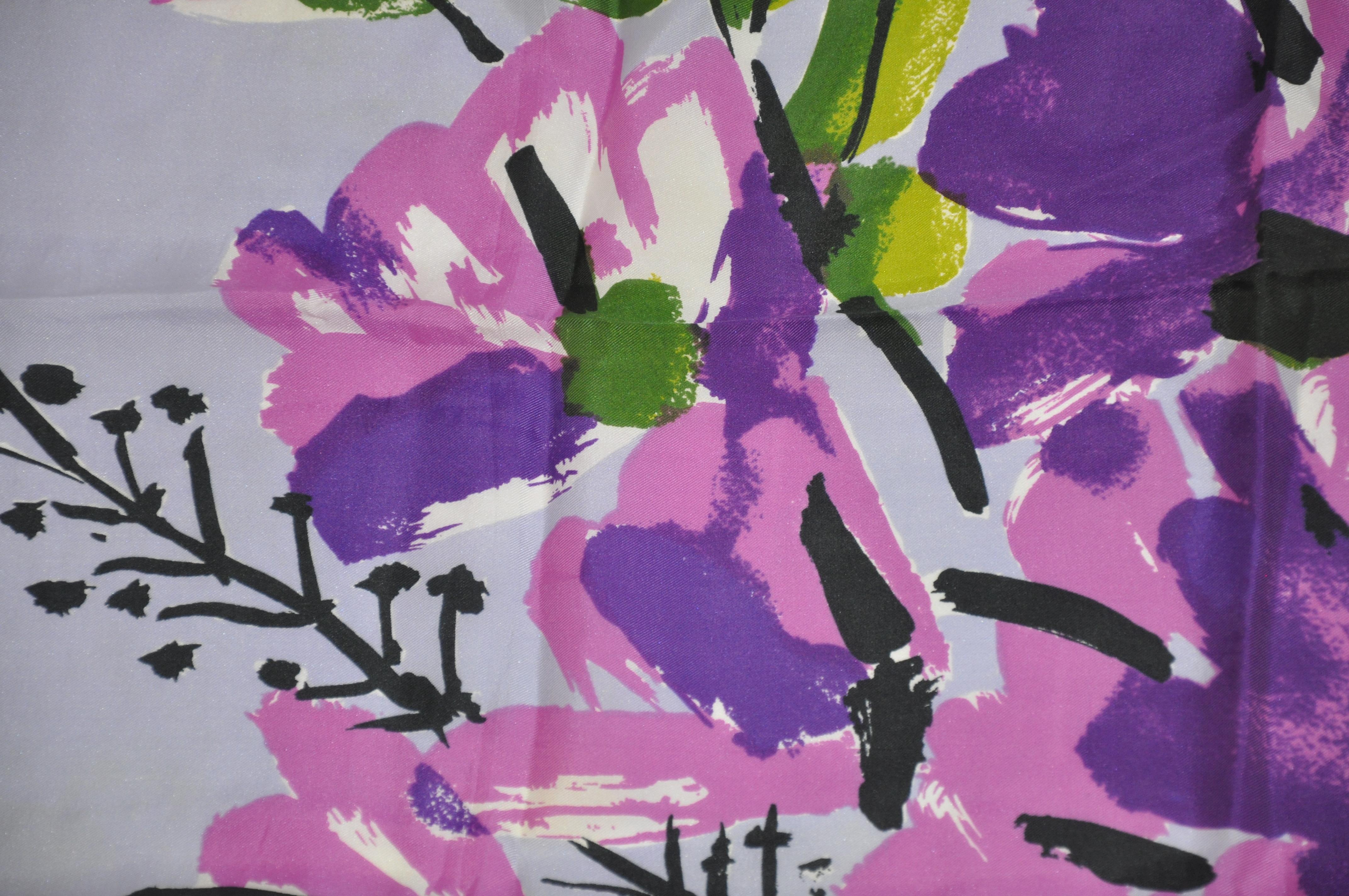 Vera - Écharpe « Wild Florals » audacieusement colorée de violets et de lavandes Unisexe en vente