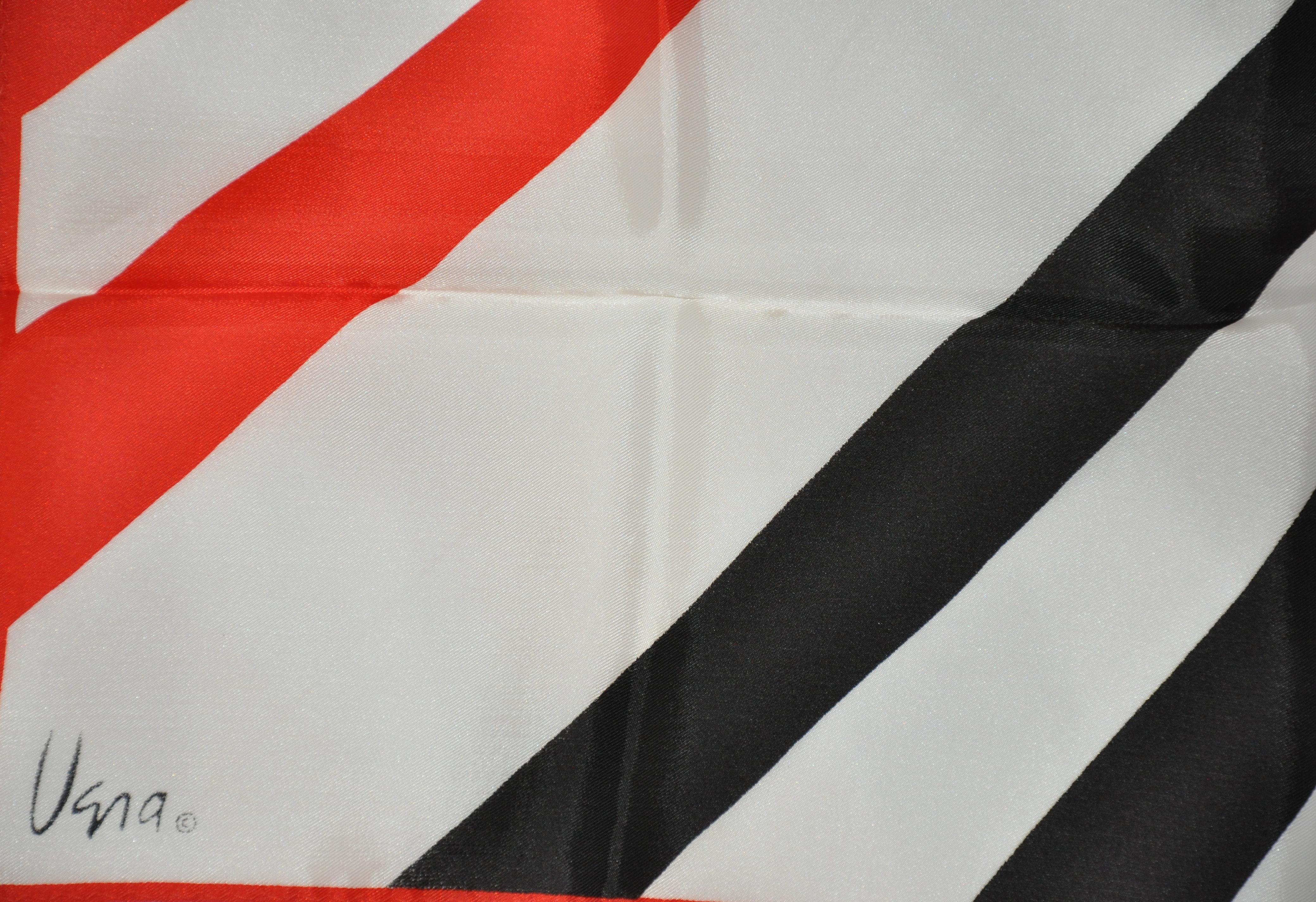        L'écharpe patriotique en acétate à rayures multiples rouge, blanc et bleu de Vera est finie avec des bords roulés à la main et mesure 22 pouces sur 22 pouces. Fabriqué au Japon.