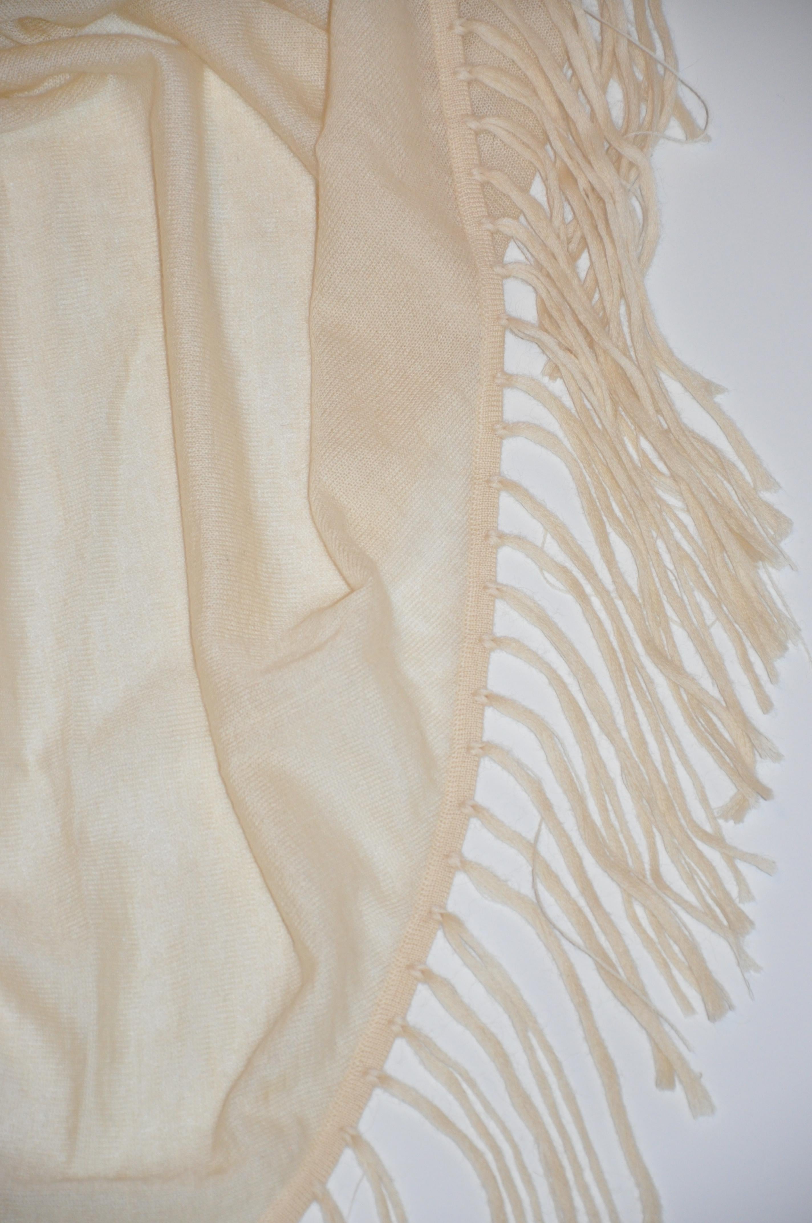 Beige Écharpe à franges déconstruite en cachemire et mohair tissé crème Bottega Veneta en vente