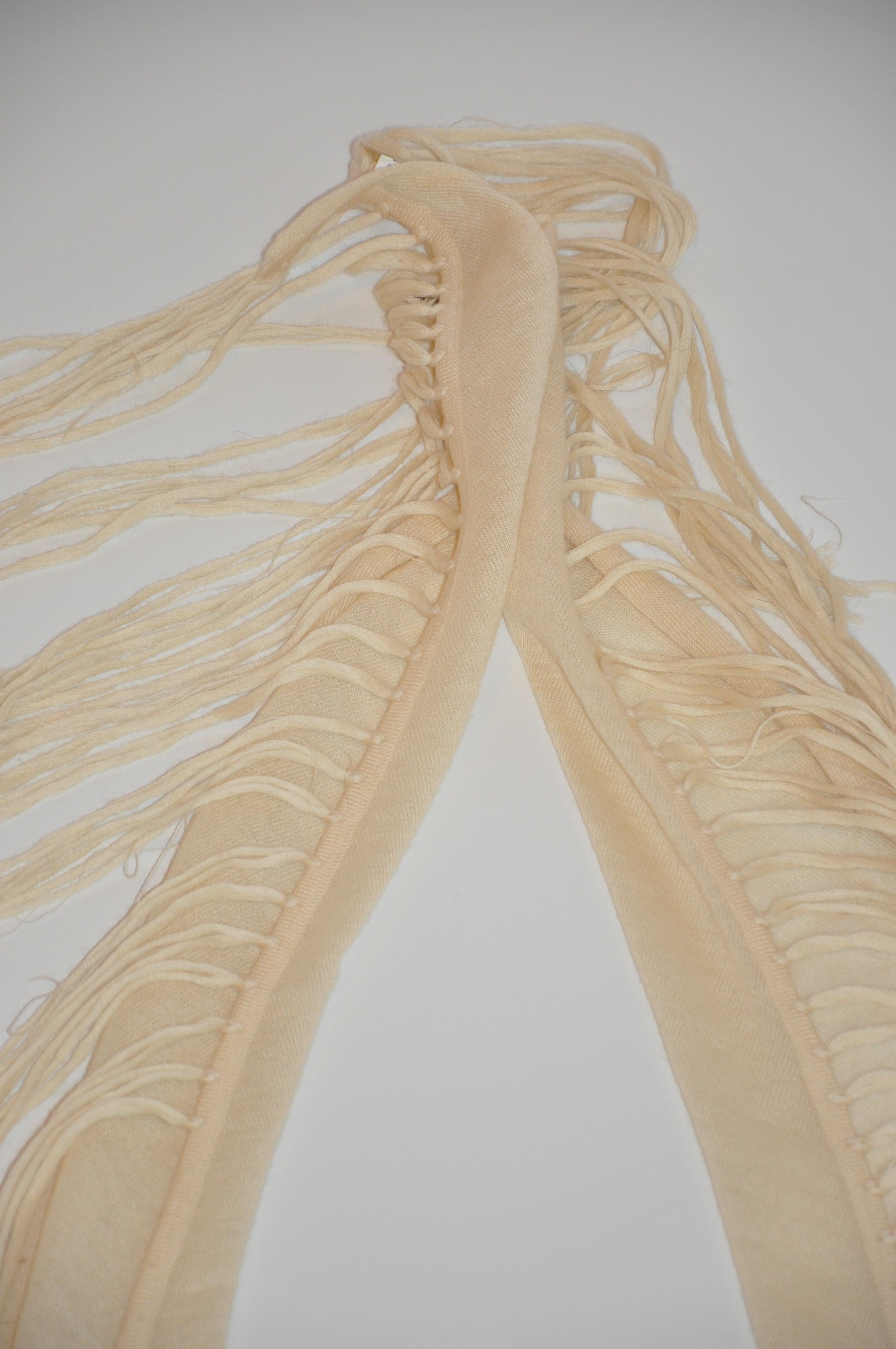 Bottega Veneta Cream Woven Cashmere and Mohair Deconstructed Fringed Scarf  In Fair Condition For Sale In New York, NY