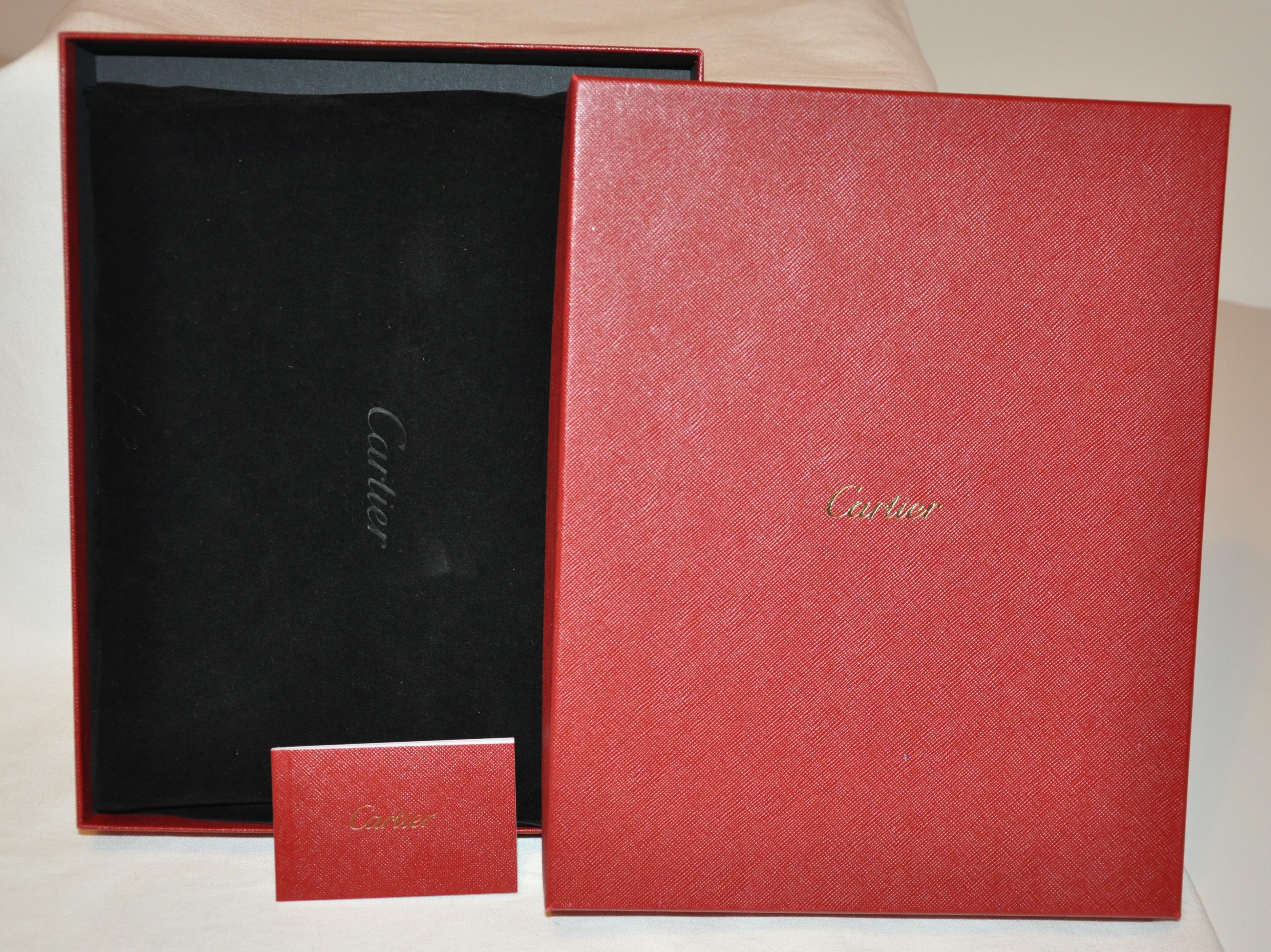 Cartier Signatur Monogramm strukturiertes Notebook in Coco-Brown mit Goldbeschlägen von Cartier im Angebot 4