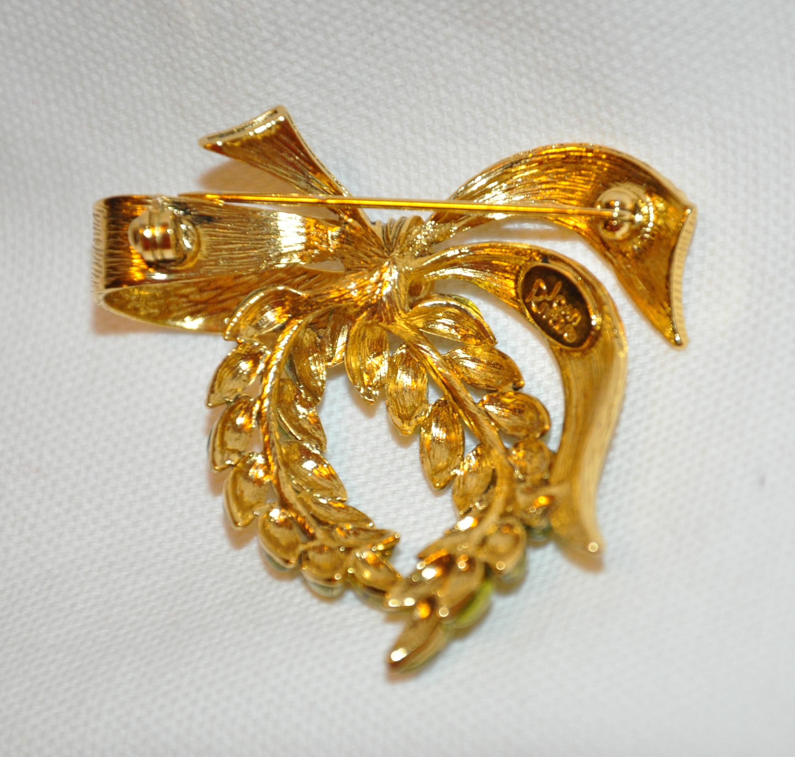 Artisan Broche « couronne avec nœud » en or vermeil et émail doré en vente