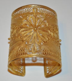 Polsino Yvone Christa con base in argento e sovrapposizione di filigrana placcata oro