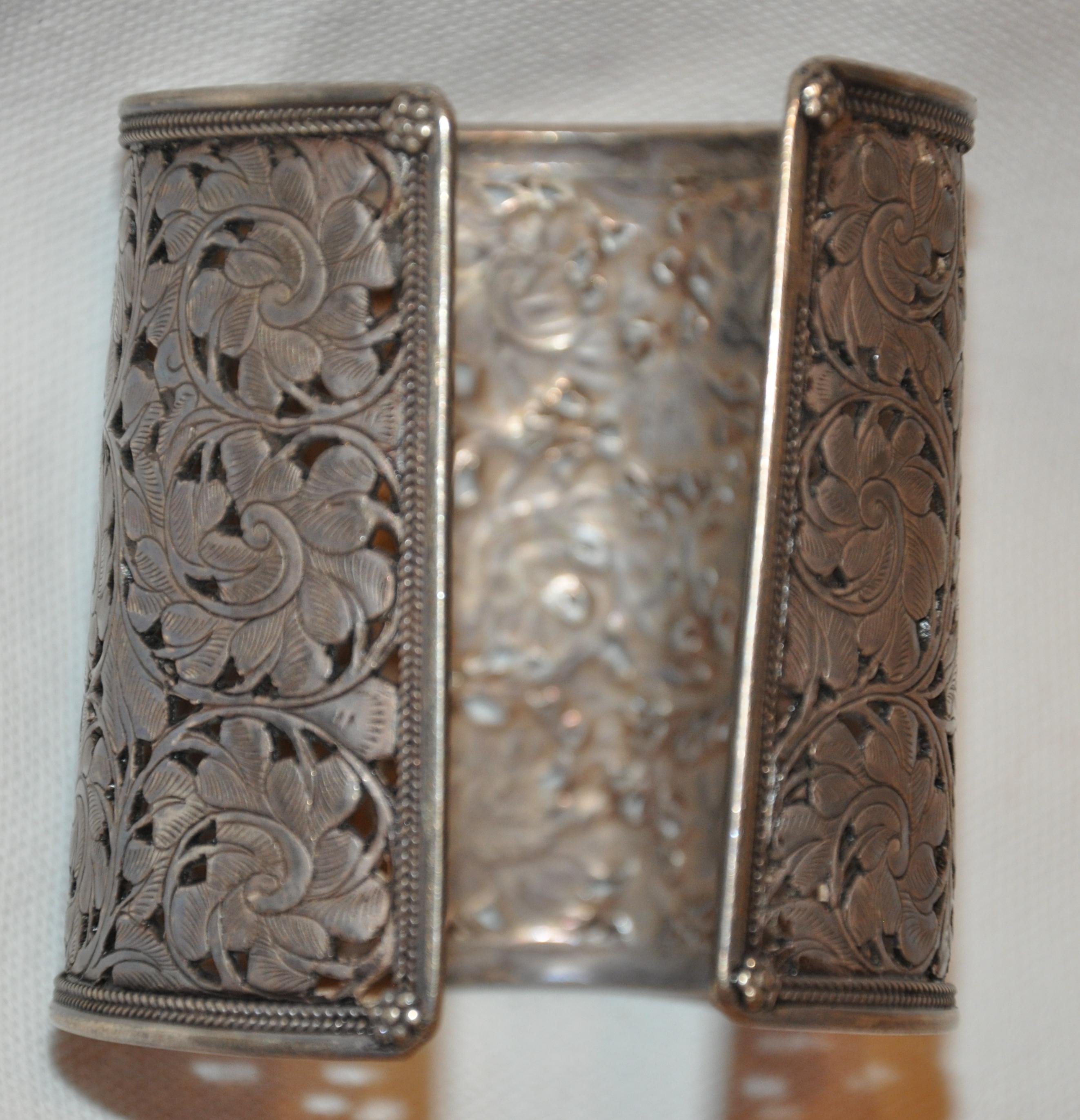 Rare Detailed Silver Detailed Multi Floral Filigree Cuff In Good Condition For Sale In New York, NY