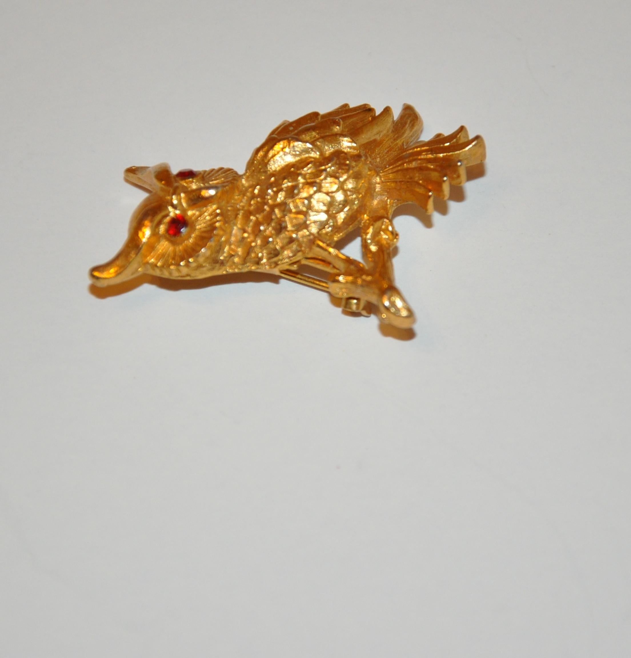 Broche hibou en or doré et vermeil avec yeux en forme de rubis Unisexe en vente