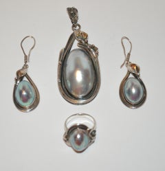 Exquisite Detailed Silver 925 & "Mother-of-Pearl" Pendant, Earrings and Ring Set