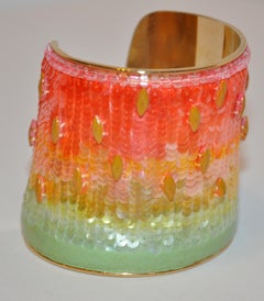 Rare et emblématique manchette Lesage large « arc-en-ciel » à micro-perles et paillettes avec cuir d'agneau