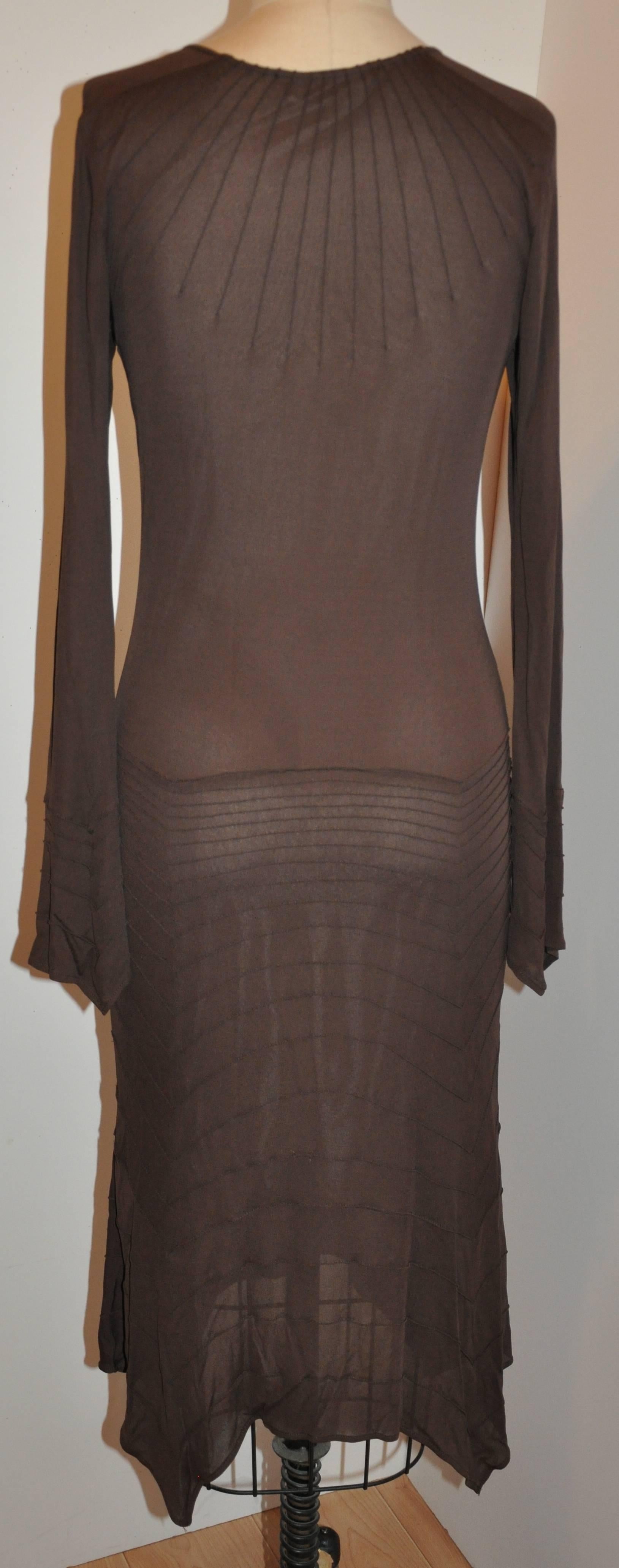           Yves Saint Laurent coco brown form-fitting lined jersey scoop-neck dress features a handkerchief hemline on both the dress's hem and also on the bell-sleeve's cuff. Detailed top-stitching throughout this wonderful dress.
          The