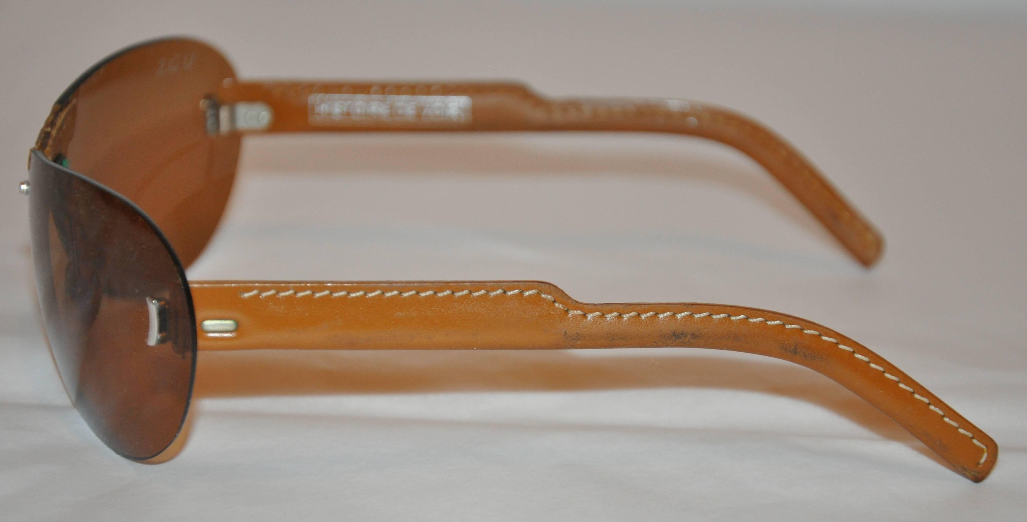 Detaillierte Stitched Leder Arms-Sonnenbrille von Louis Vuitton (Braun) im Angebot