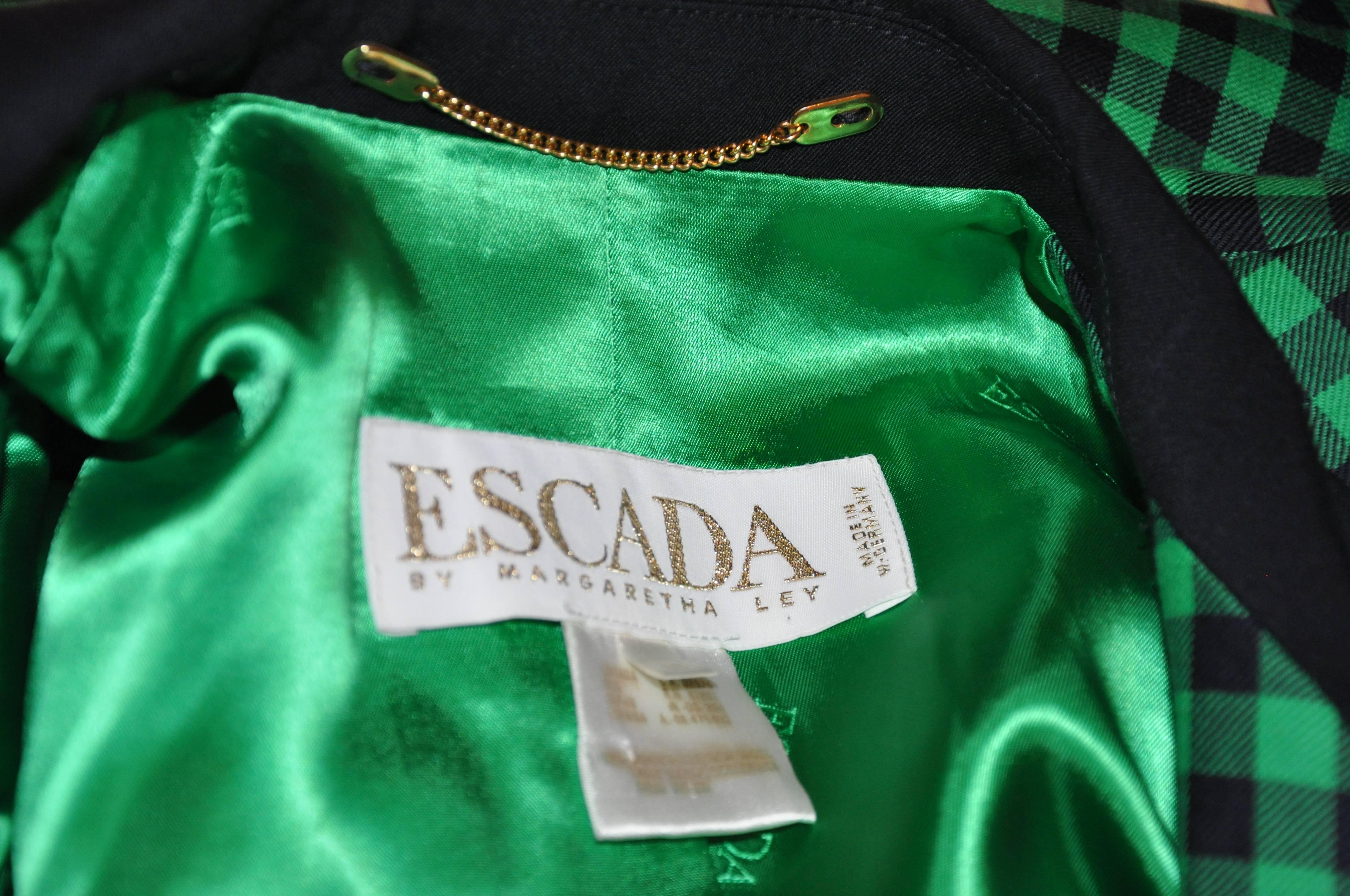 Escada  Blazer à carreaux vert et noir Pour femmes en vente