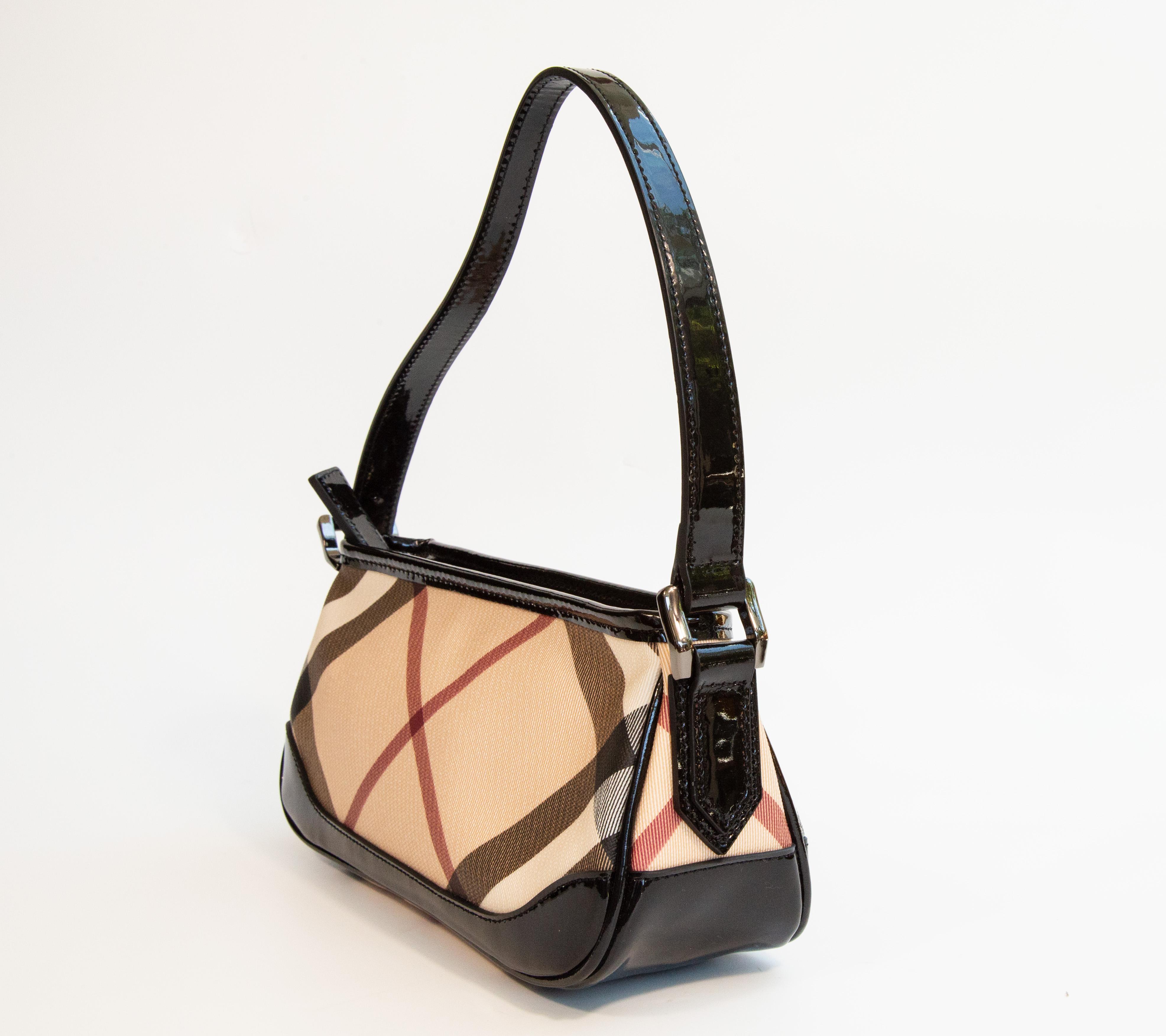 Années 2000 Burberry Multicolore Nova Check PVC Canvas Shoulder Bag Clutch Eevening Bag Excellent état - En vente à Arnhem, NL