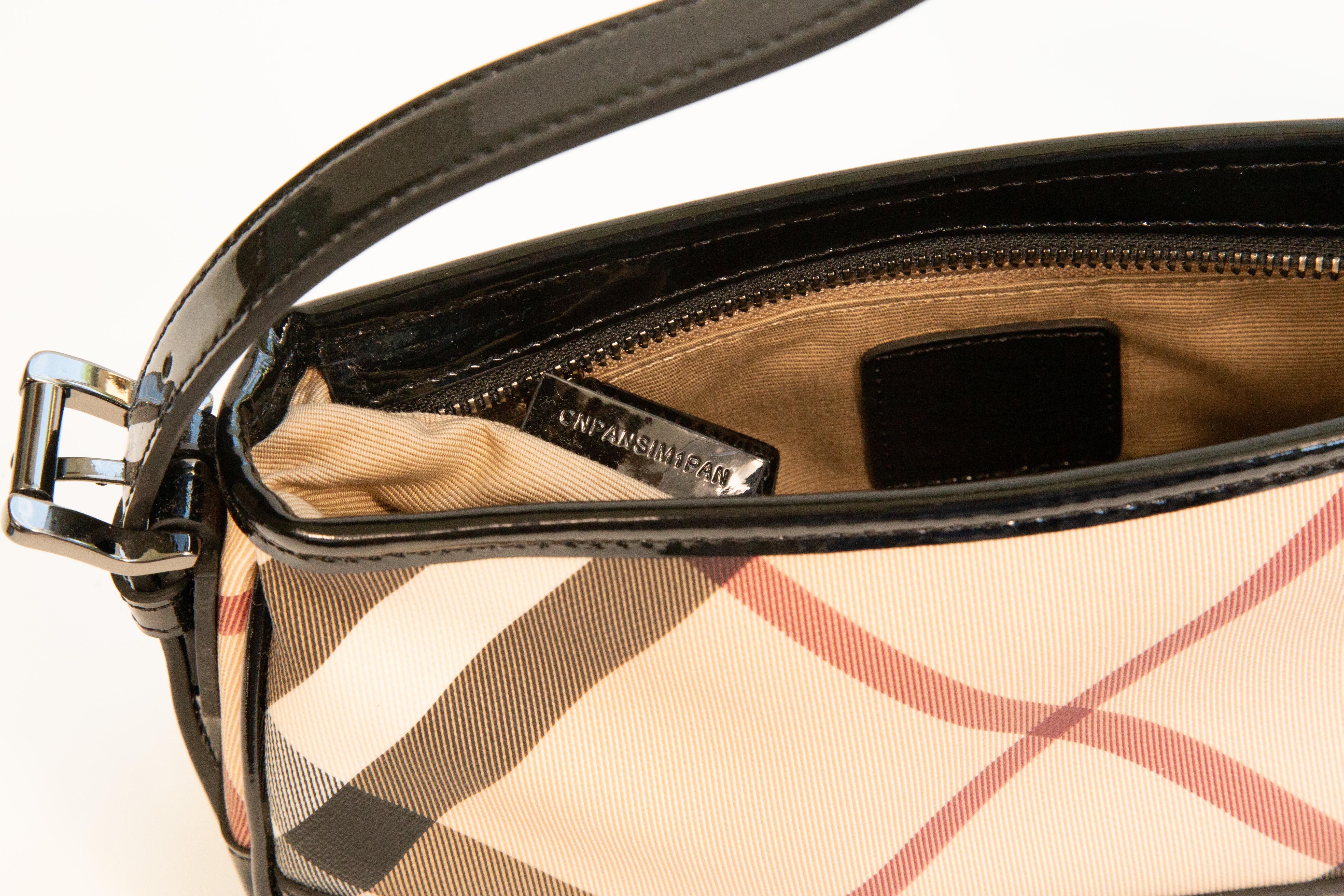 Années 2000 Burberry Multicolore Nova Check PVC Canvas Shoulder Bag Clutch Eevening Bag en vente 4