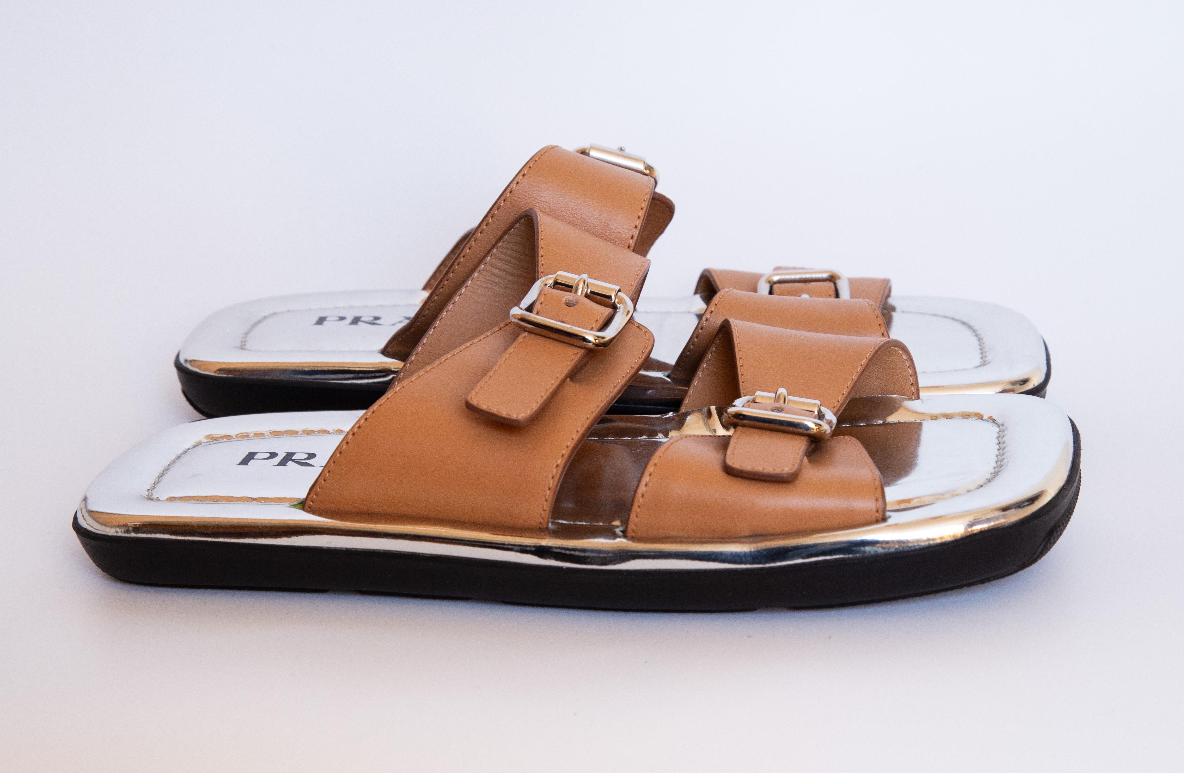 Scivoli in pelle Tan e Silver di Prada degli anni 2000 in vendita 1