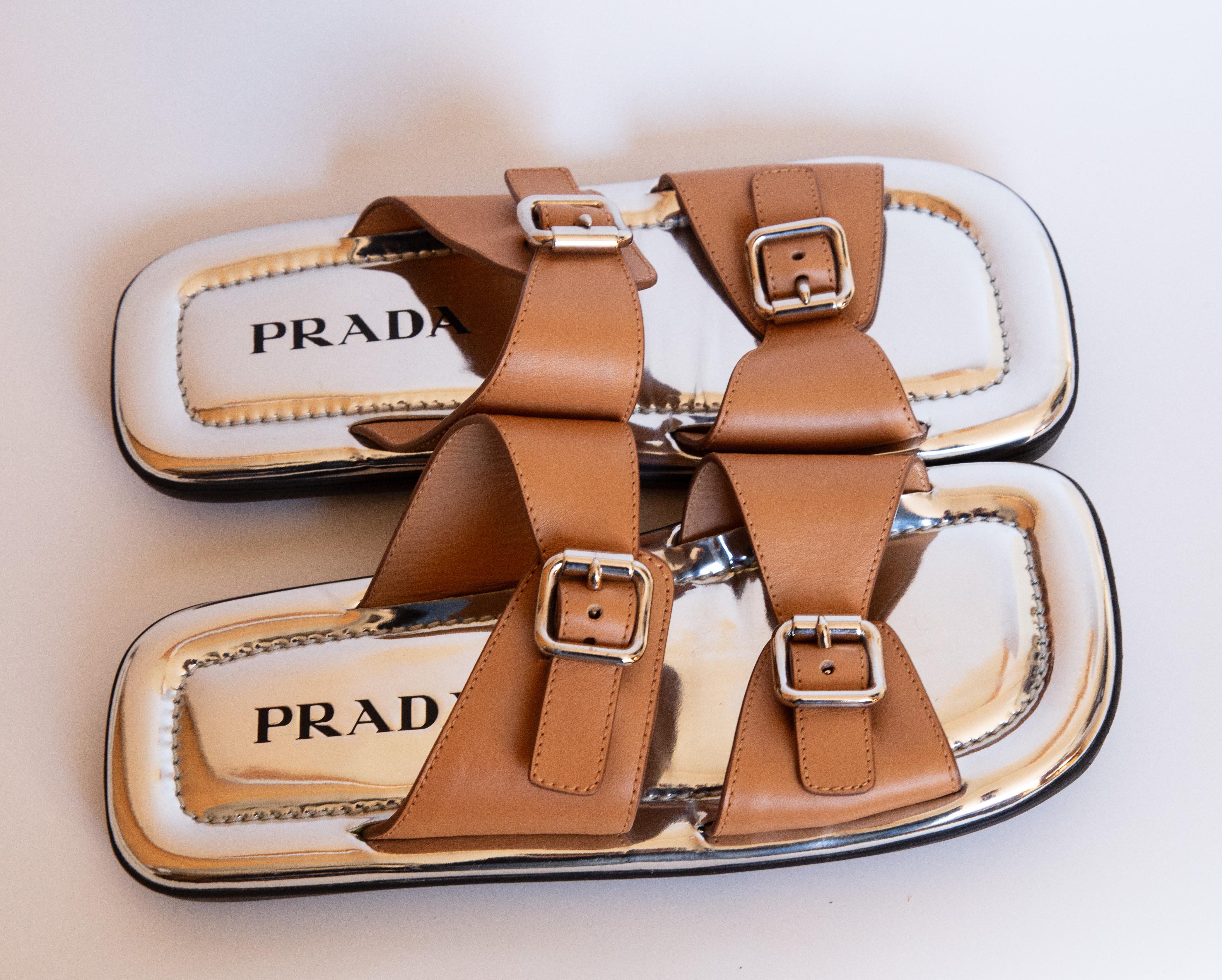 Scivoli in pelle Tan e Silver di Prada degli anni 2000 In condizioni ottime in vendita a Arnhem, NL