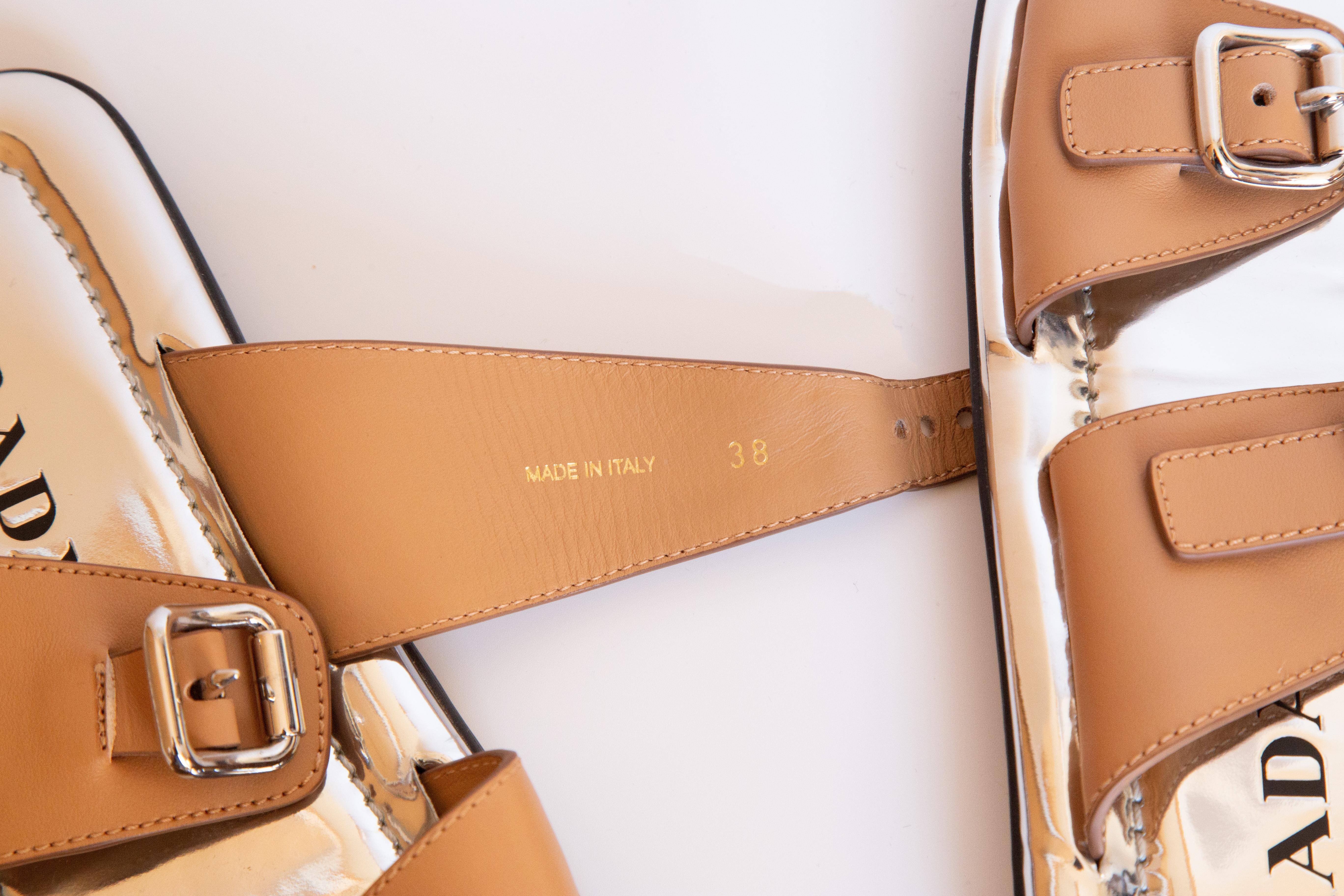 Scivoli in pelle Tan e Silver di Prada degli anni 2000 in vendita 4