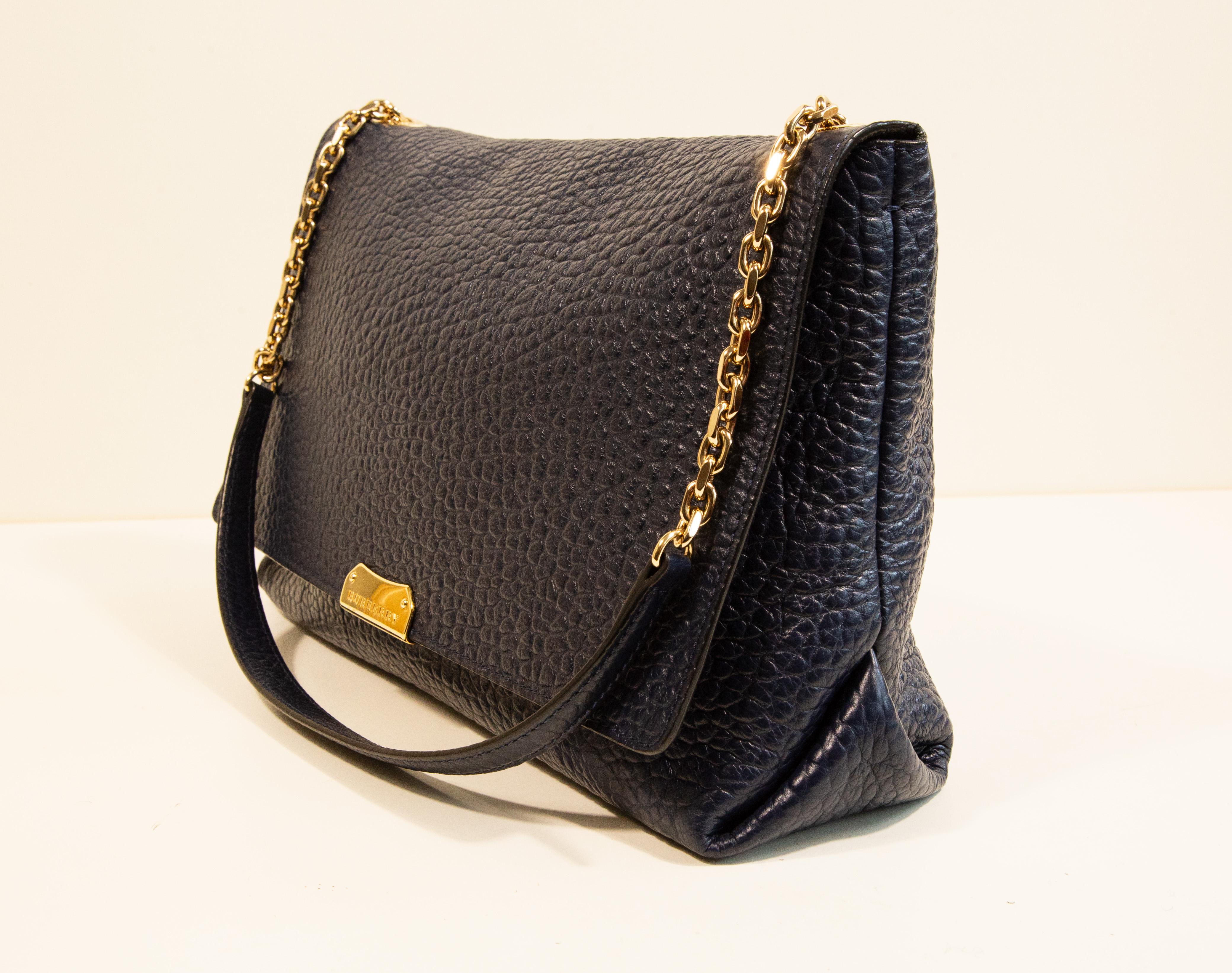 2000s Burberry Navy Blue Shoulder Bag en vente 2
