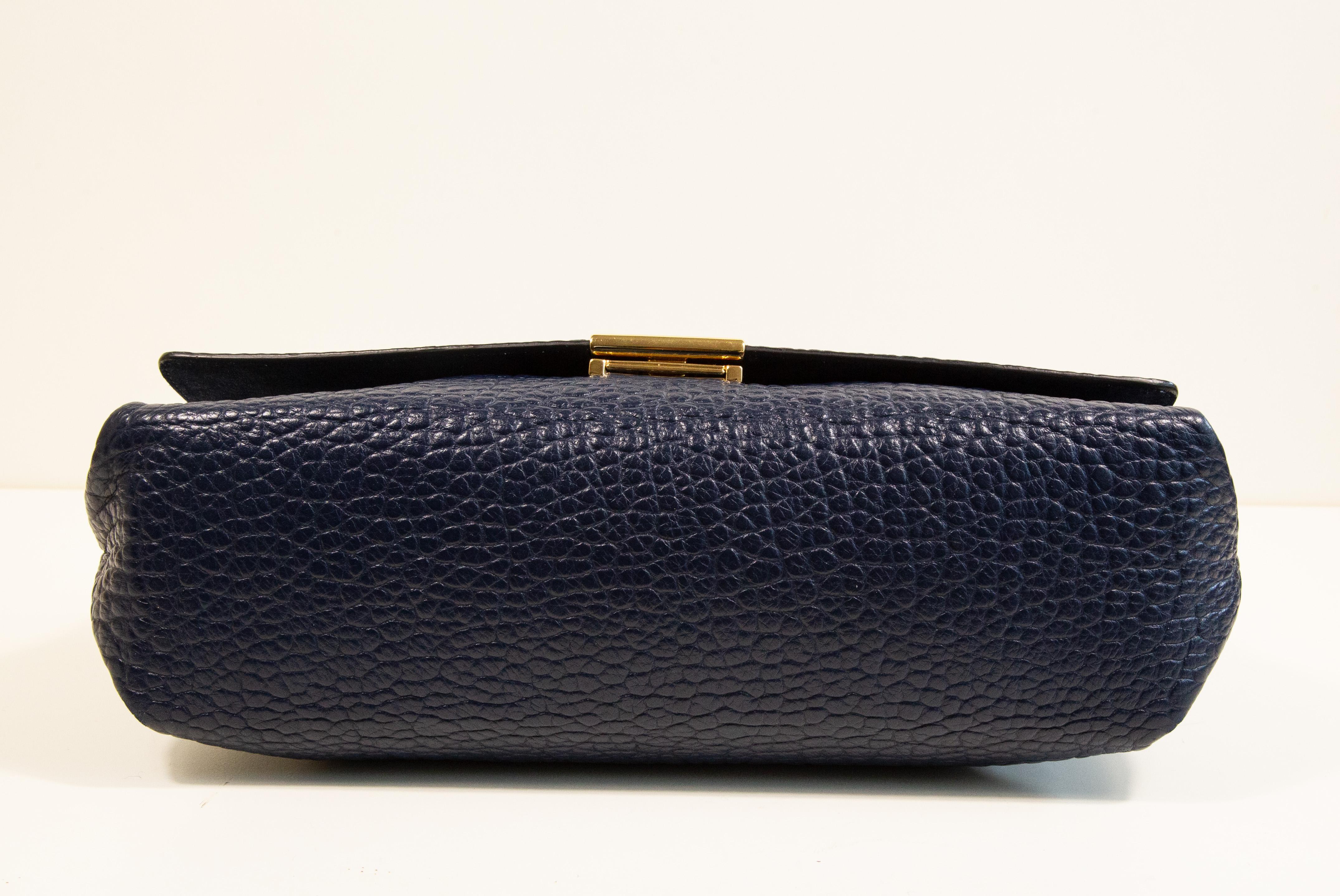 2000s Burberry Navy Blue Shoulder Bag en vente 4