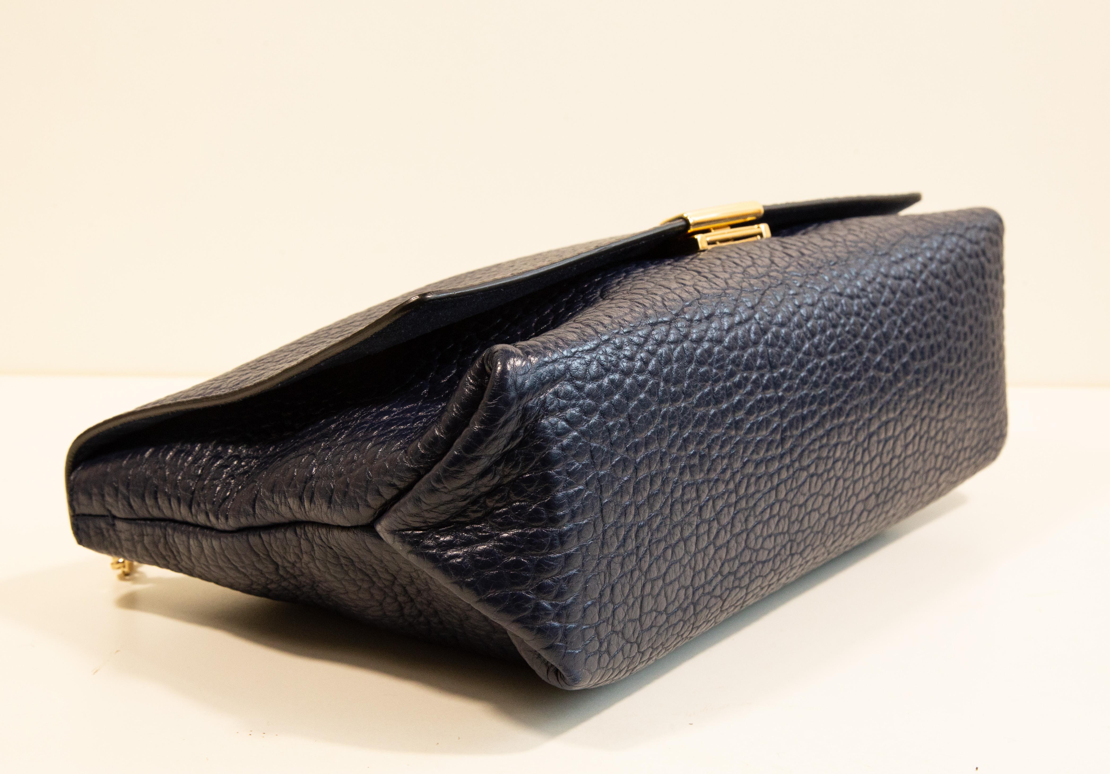 2000s Burberry Navy Blue Shoulder Bag en vente 6