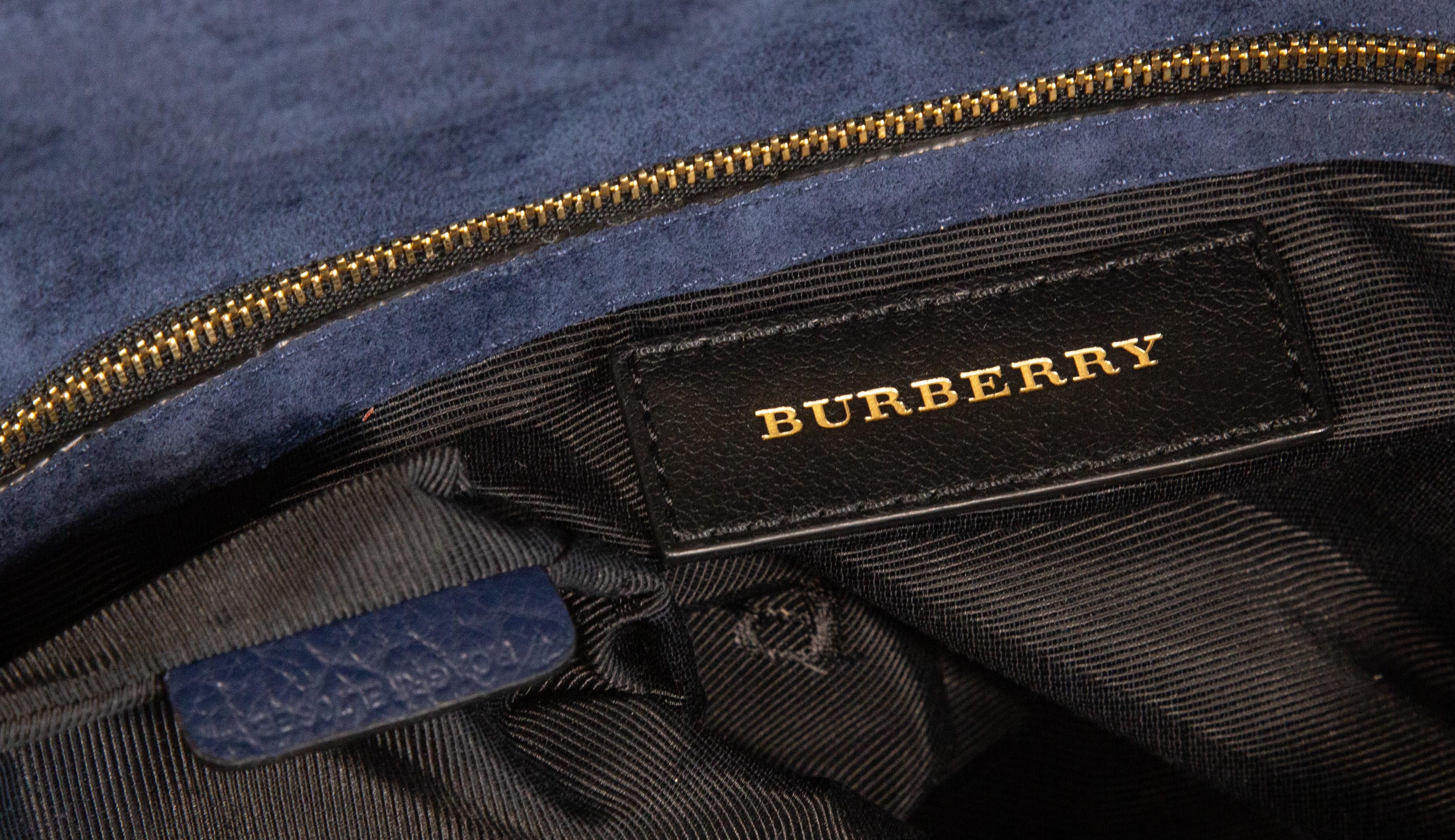 2000s Burberry Navy Blue Shoulder Bag en vente 9