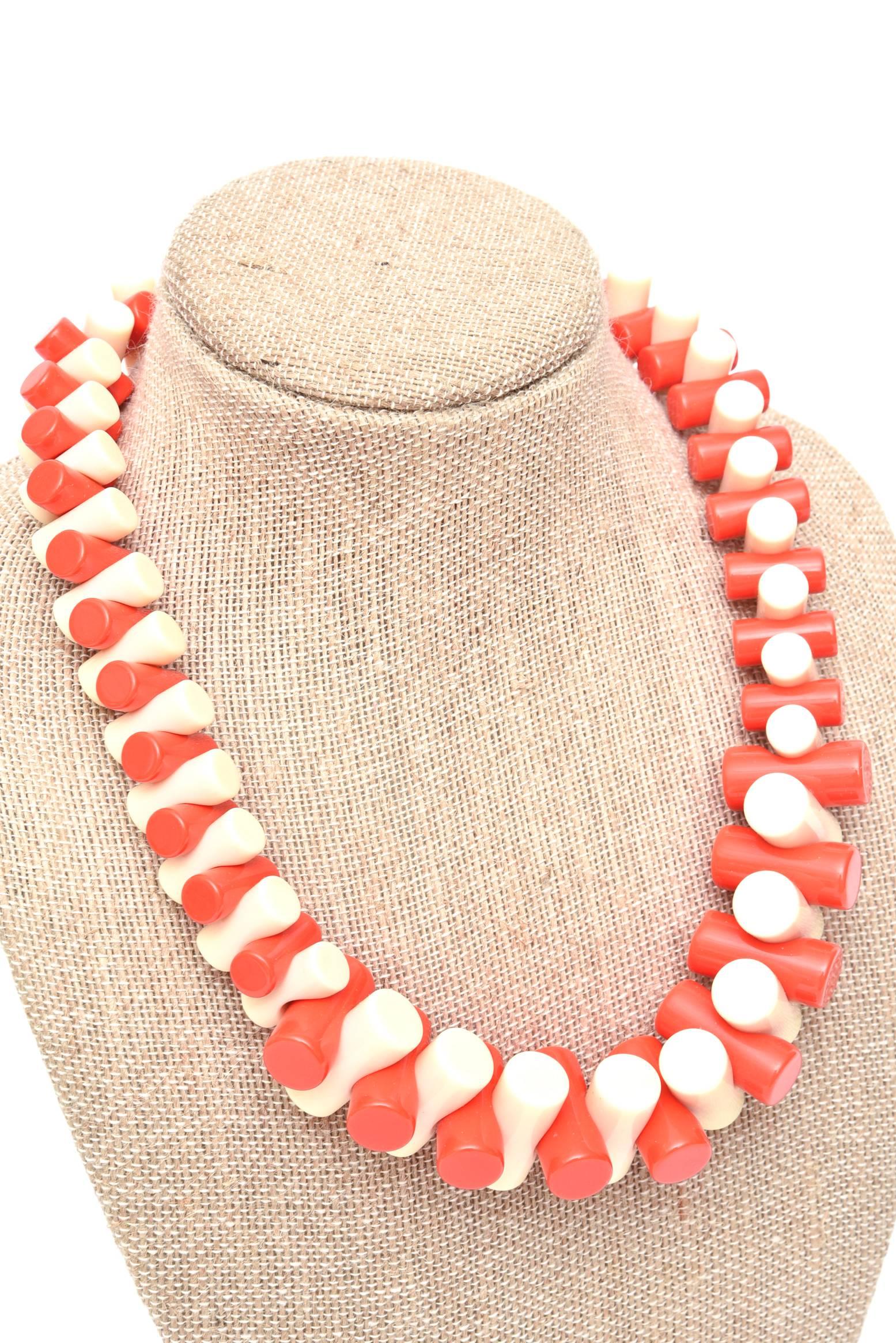 Women's French Sculptural Resin Necklace  For Sale