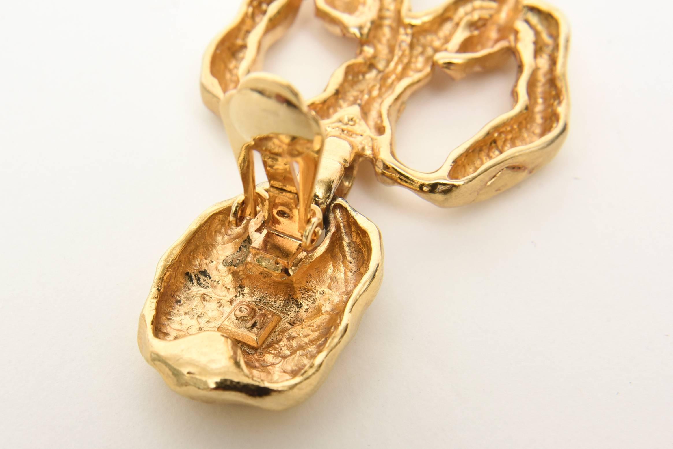 Vergoldete skulpturale Clip-On-Ohrringe im Angebot 2