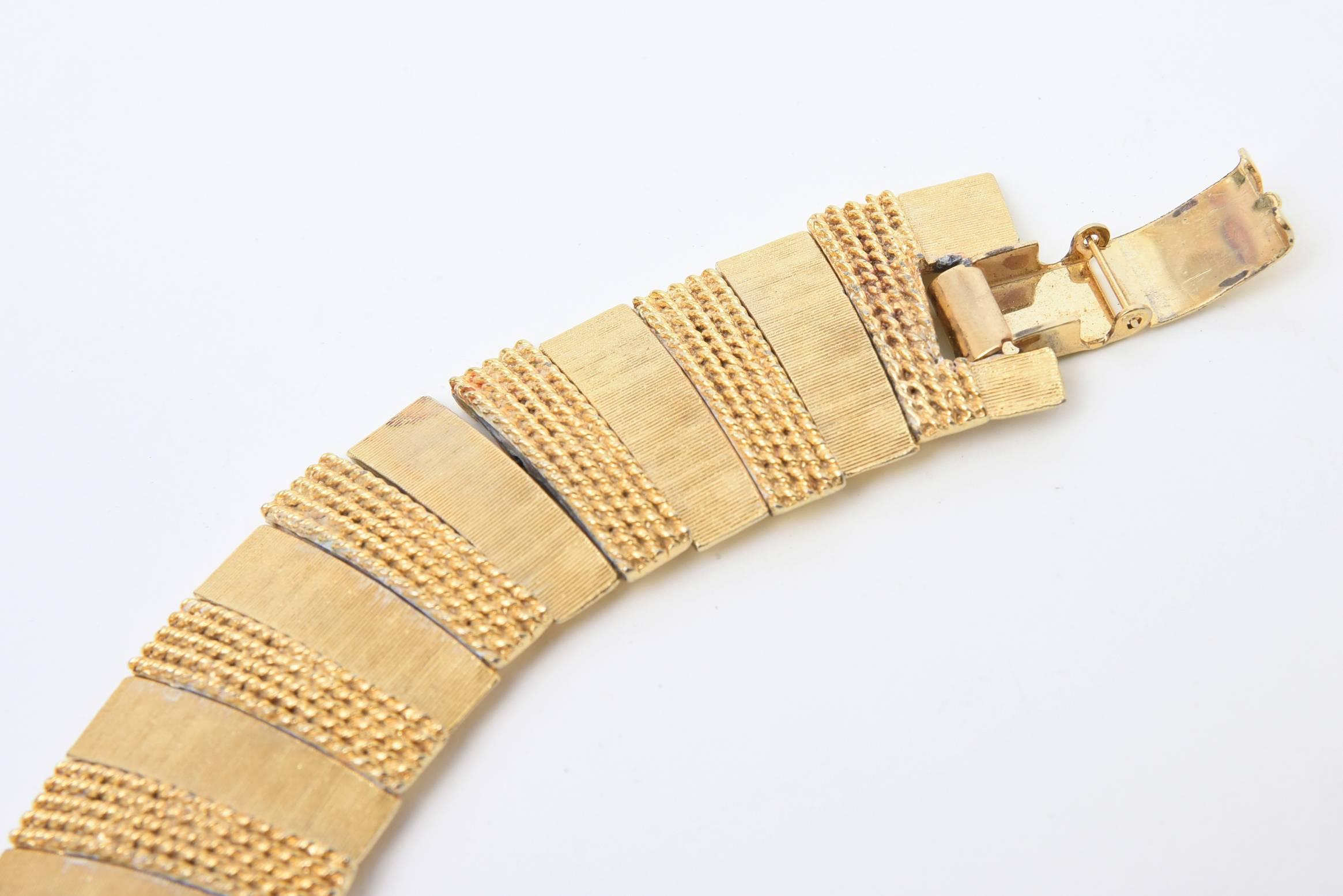 Textural Reticulated Gold Plated Collar Necklace Vintage In Good Condition For Sale In North Miami, FL