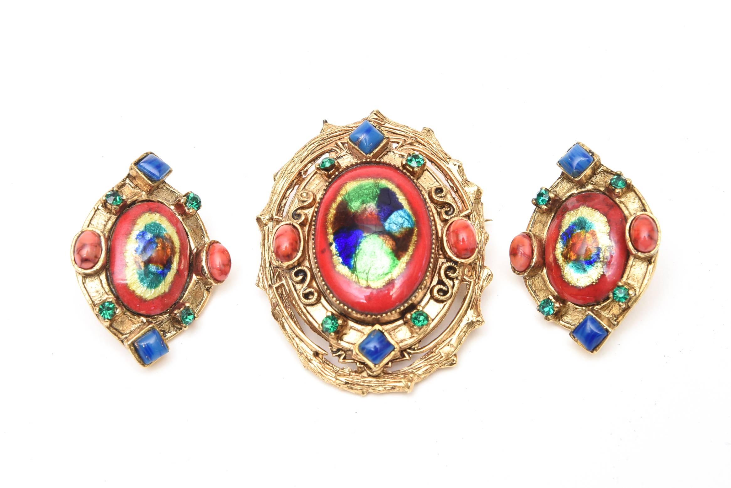 Hattie Carnegie Vintage Enamel Rhinestone Glass Pin Or Pendant & Earrings Set For Sale 4