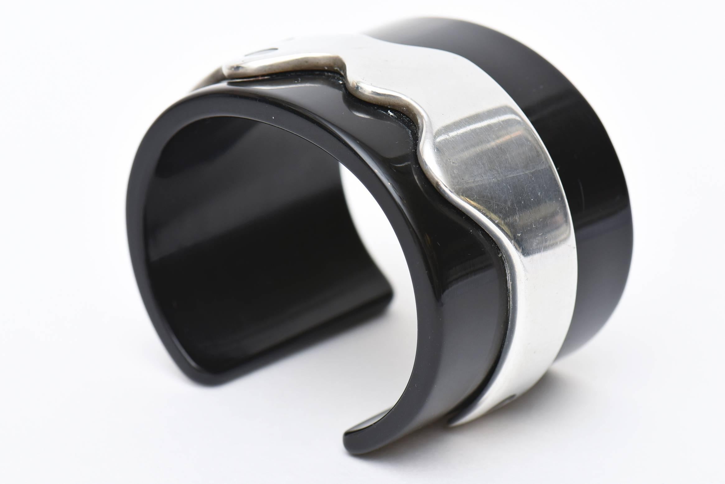 French Resin and Chrome Cuff Modernist Bracelet In Good Condition For Sale In North Miami, FL