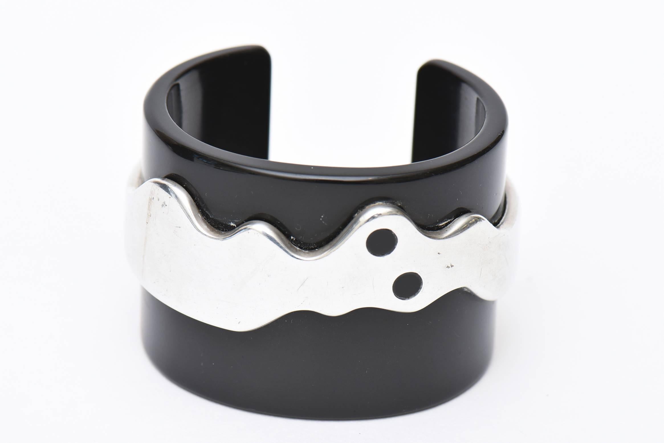 French Resin and Chrome Cuff Modernist Bracelet For Sale 2