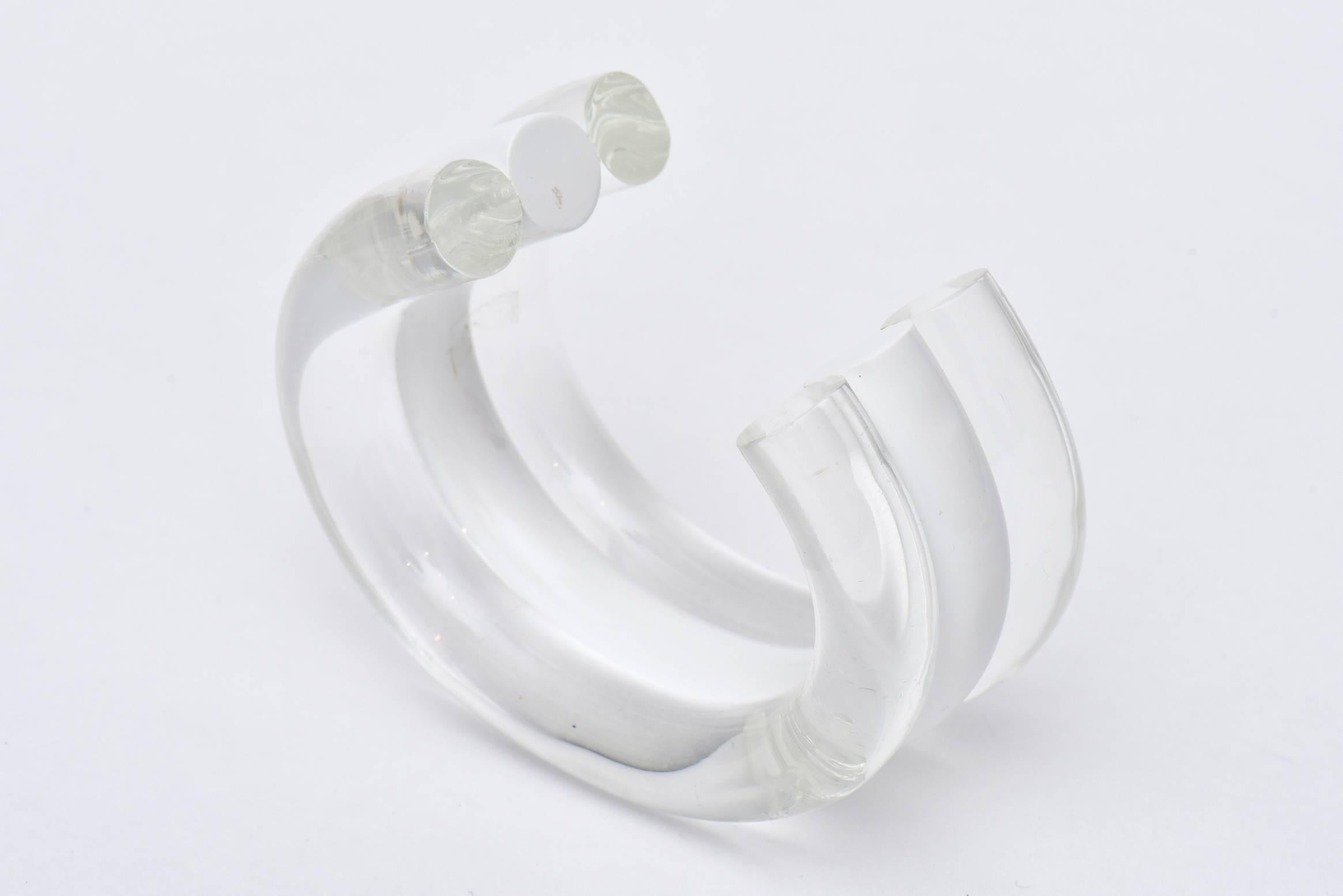 Judith Hendler Vintage Lucite Clear and White Cuff Bracelet In Good Condition For Sale In North Miami, FL