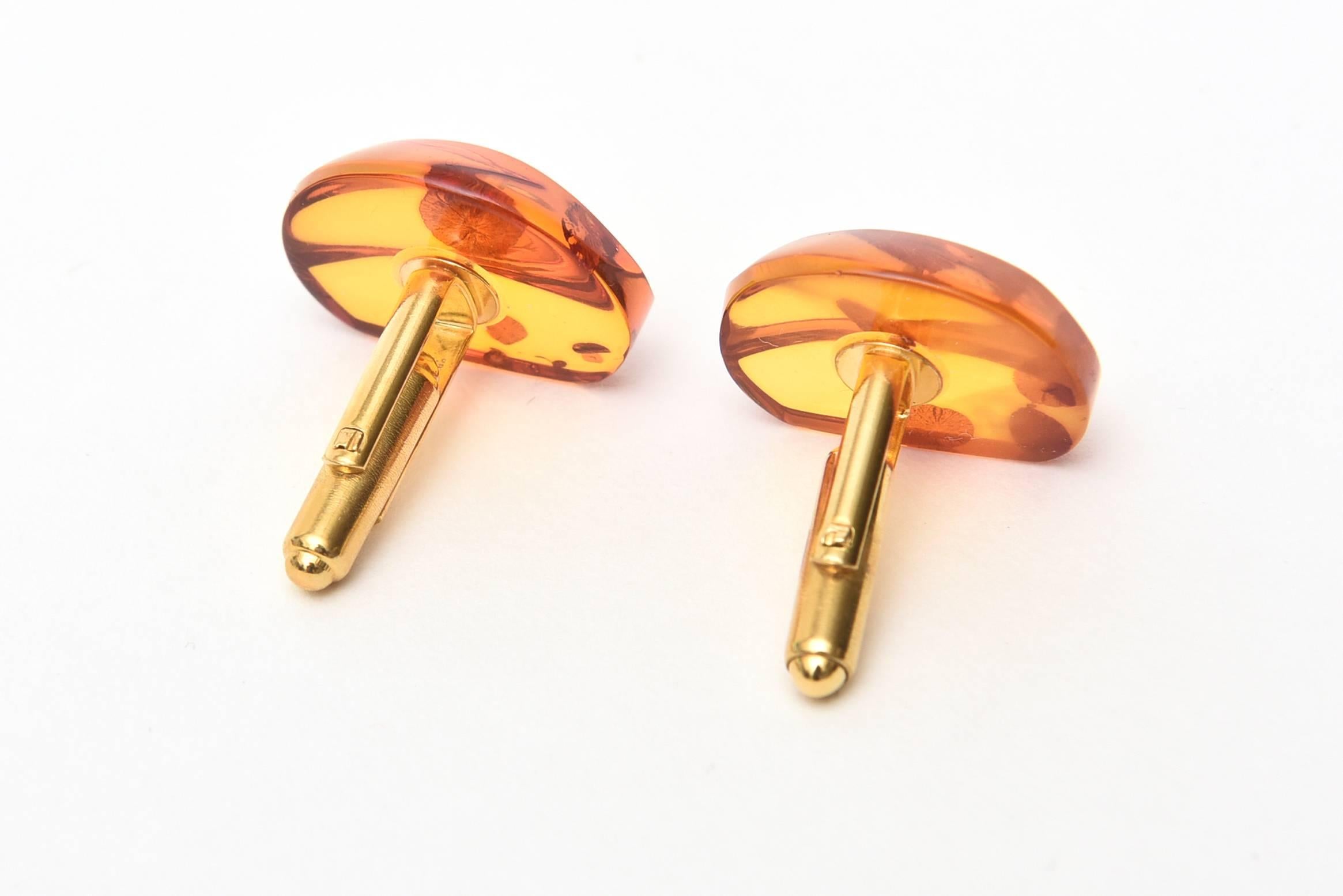  Amber Resin Vintage Cufflinks In Good Condition In North Miami, FL