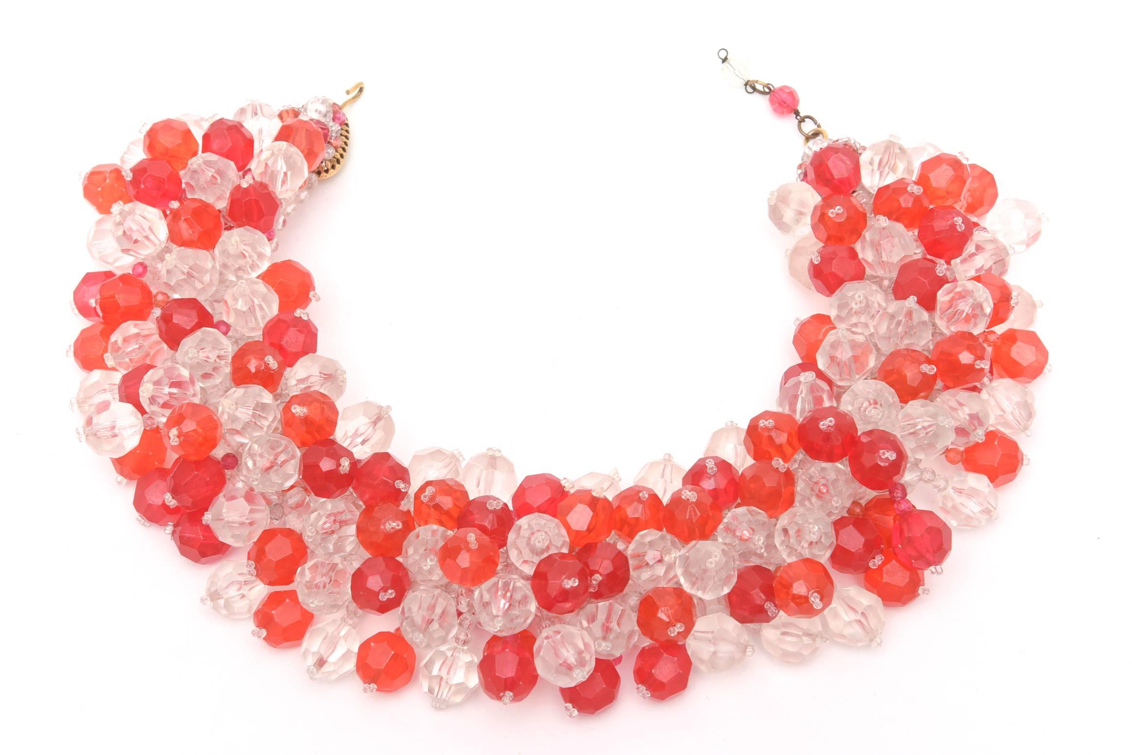 Coppola e Toppo per Pucci Collana con colletto in lucite e perline Vintage Italiano In condizioni buone in vendita a North Miami, FL
