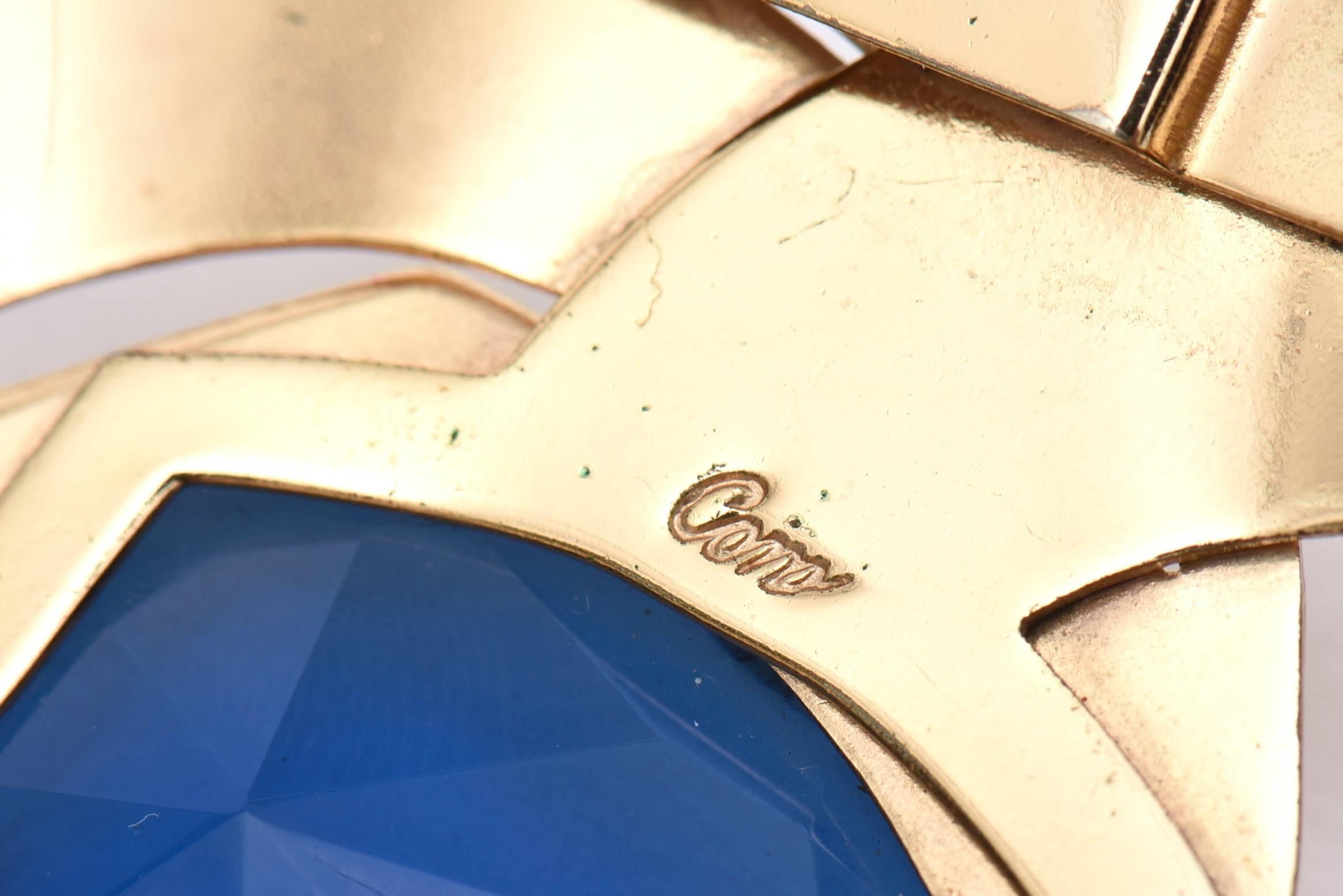 Bracelet manchette rétro Coro en or, cuivre et verre à facettes bleues  en vente 4