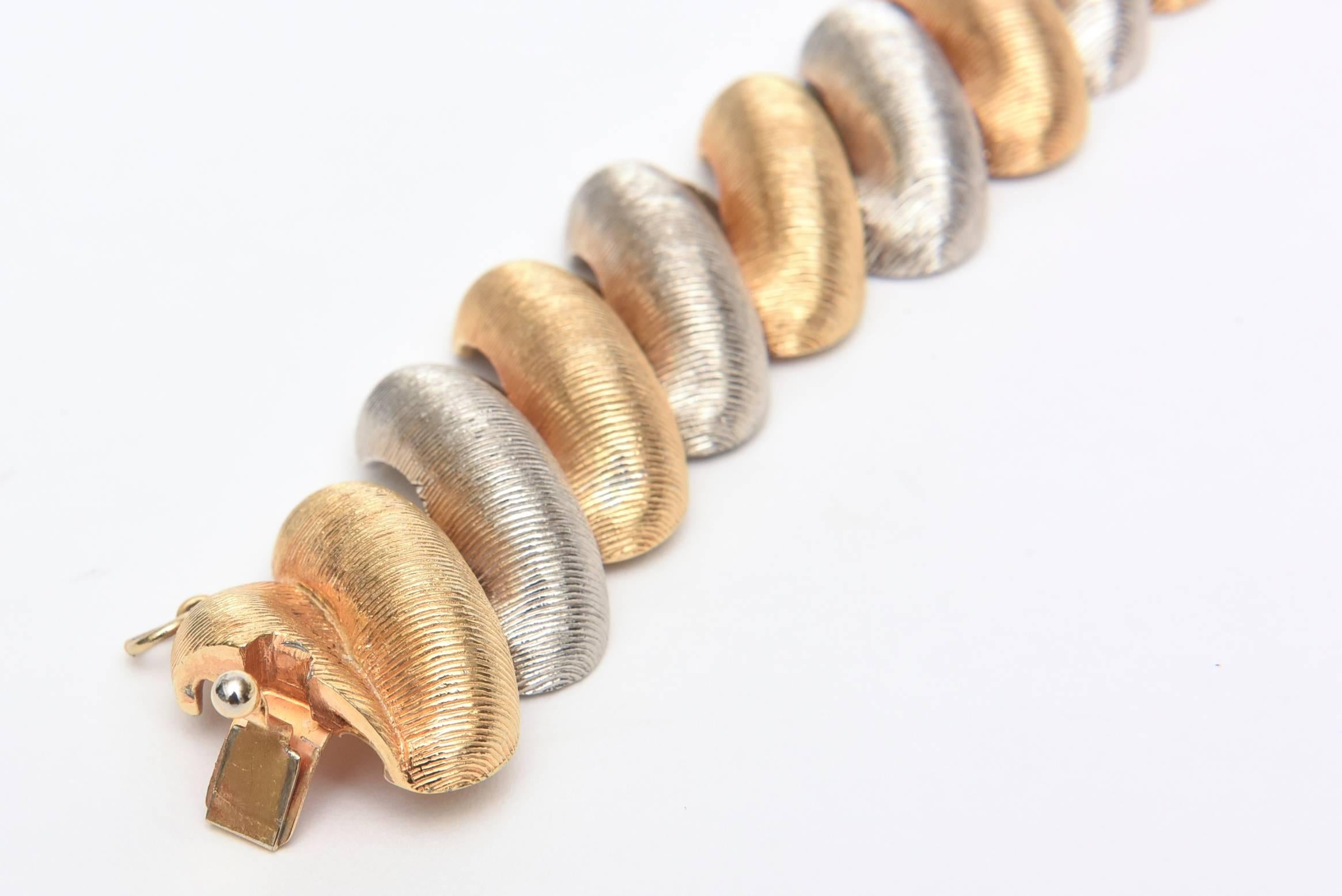 Castlecliff Bracelet tressé en métal doré et argenté signé Vintage Pour femmes en vente