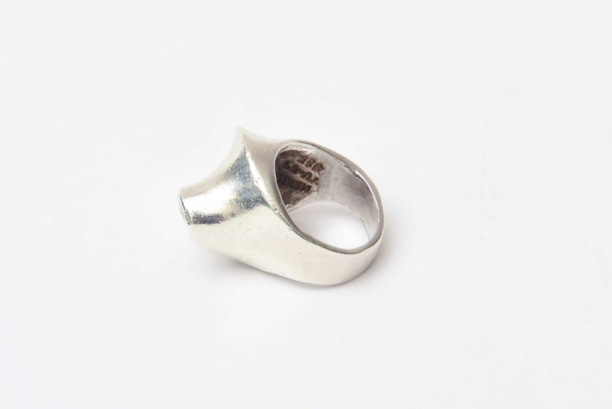 Sterling Silver Vintage Sculptural Modernist Ring Hallmarked In Good Condition For Sale In North Miami, FL