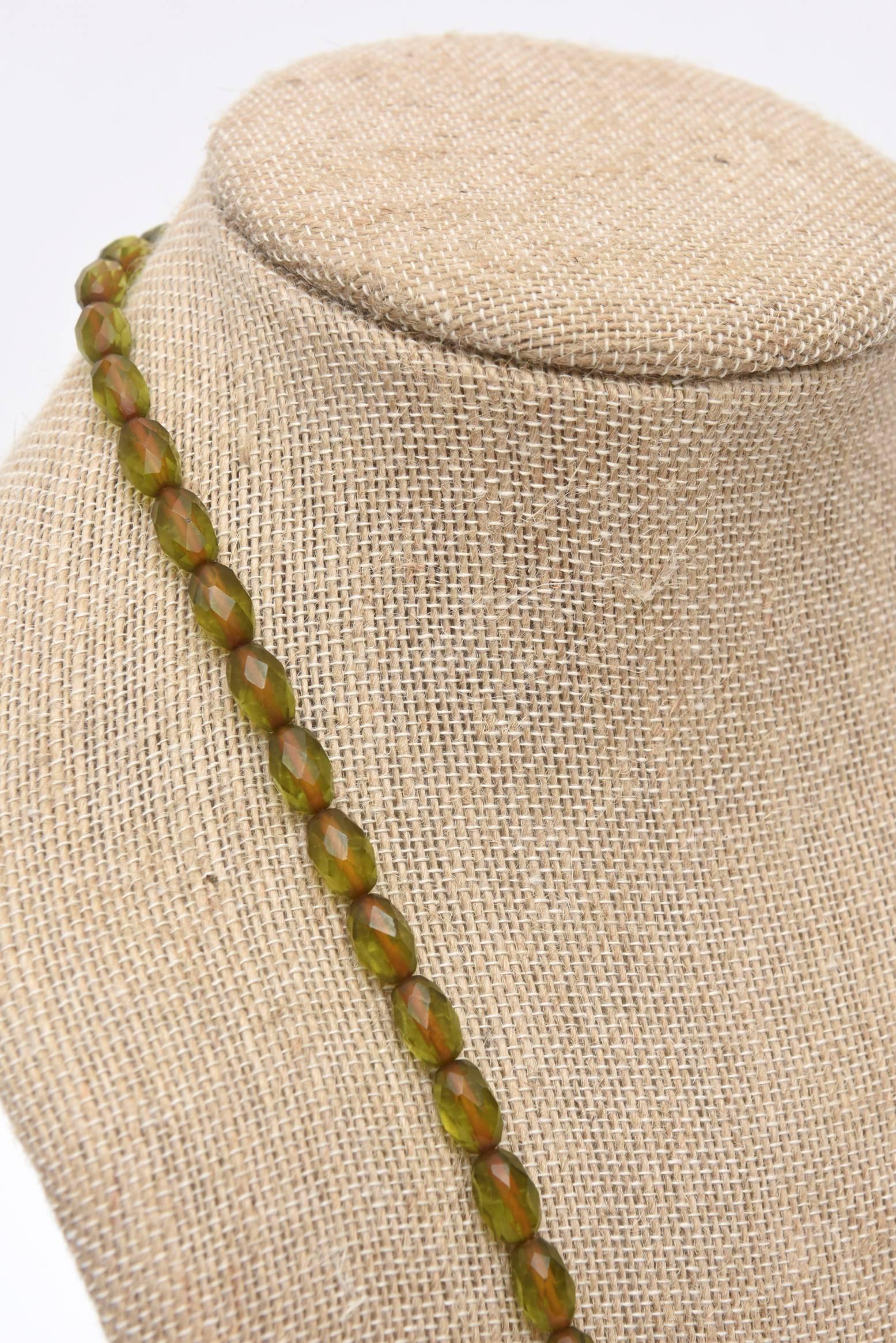 Chartreuse Green Resin Diamond Faceted Necklace Vintage In Good Condition For Sale In North Miami, FL