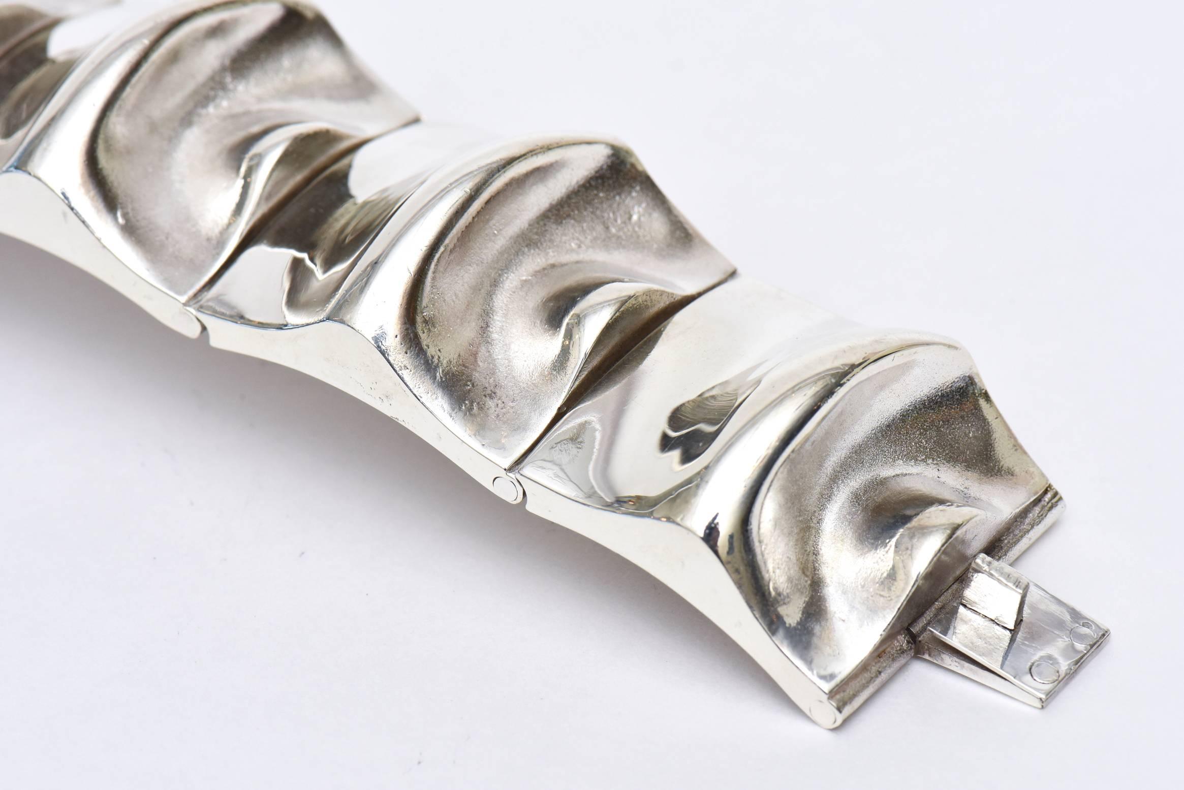  Sirokoro Finlande Bracelet manchette sculptural en argent sterling signé vintage Bon état - En vente à North Miami, FL