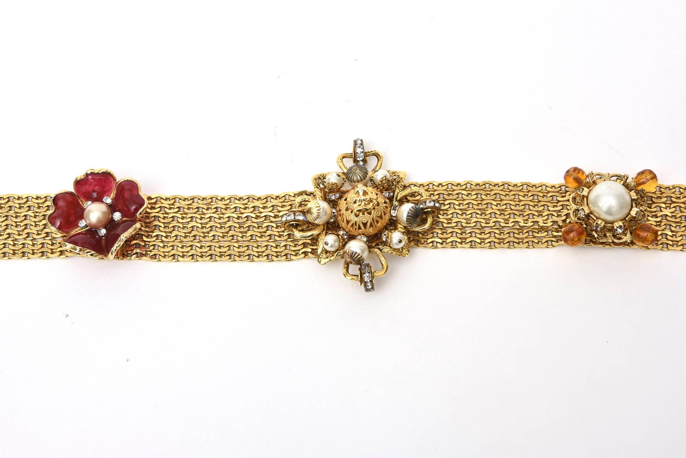 Signed Chanel Rare 8 Flower Gripoux, Pate de Verre Gold Tone &Faux Pearl Belt In Excellent Condition In North Miami, FL