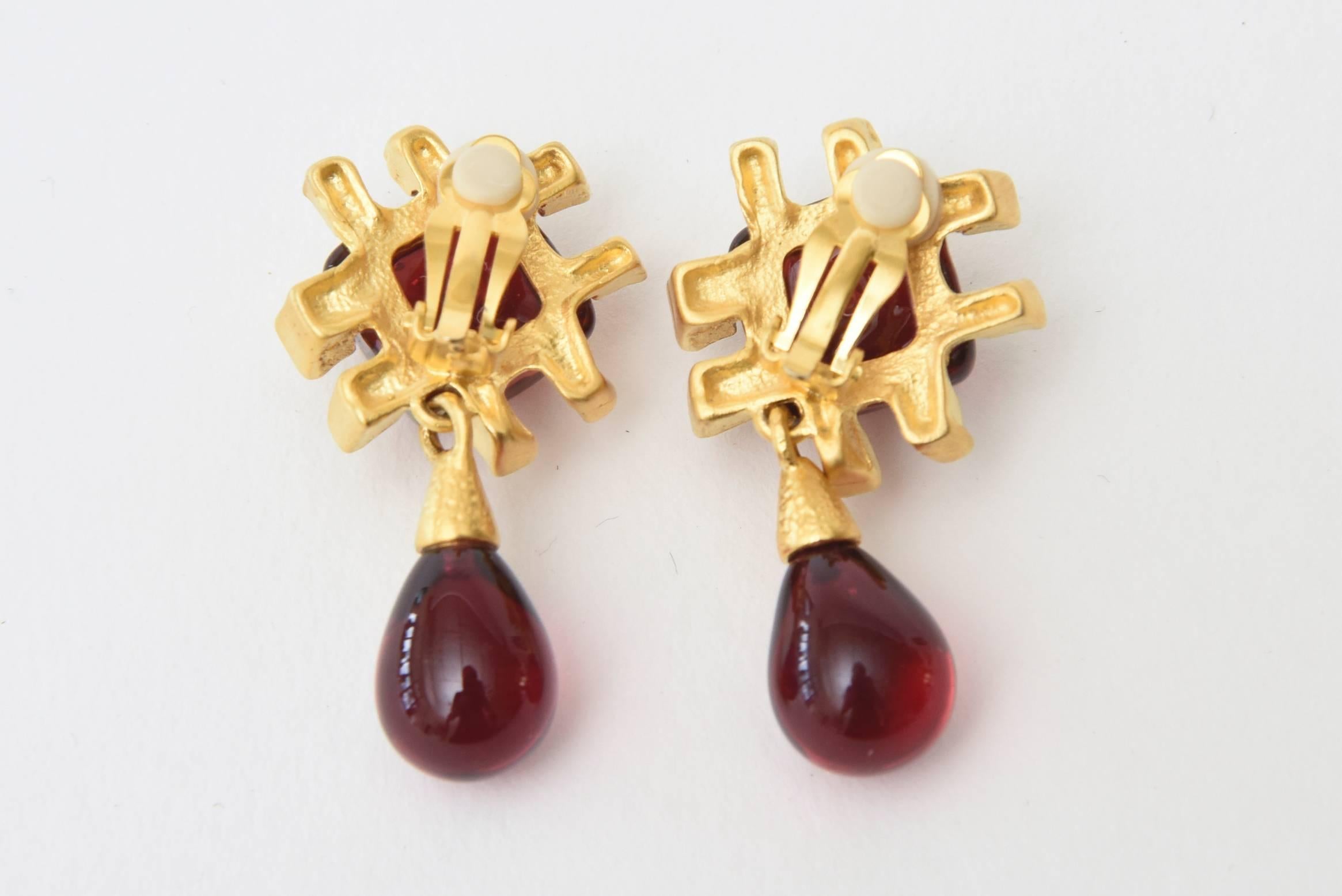 Women's Andrew Springarn Red Gripoix Glass & Gold Plated Clip On Dangle Earrings For Sale